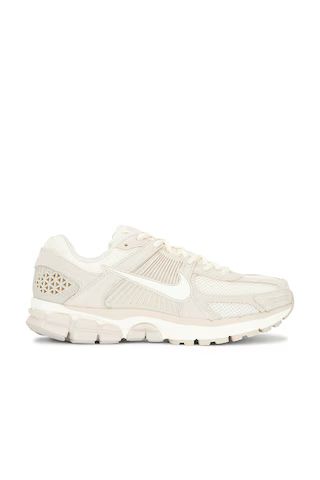 Nike Zoom Vomero 5 in Light Orewood Brown from Revolve.com | Revolve Clothing (Global)