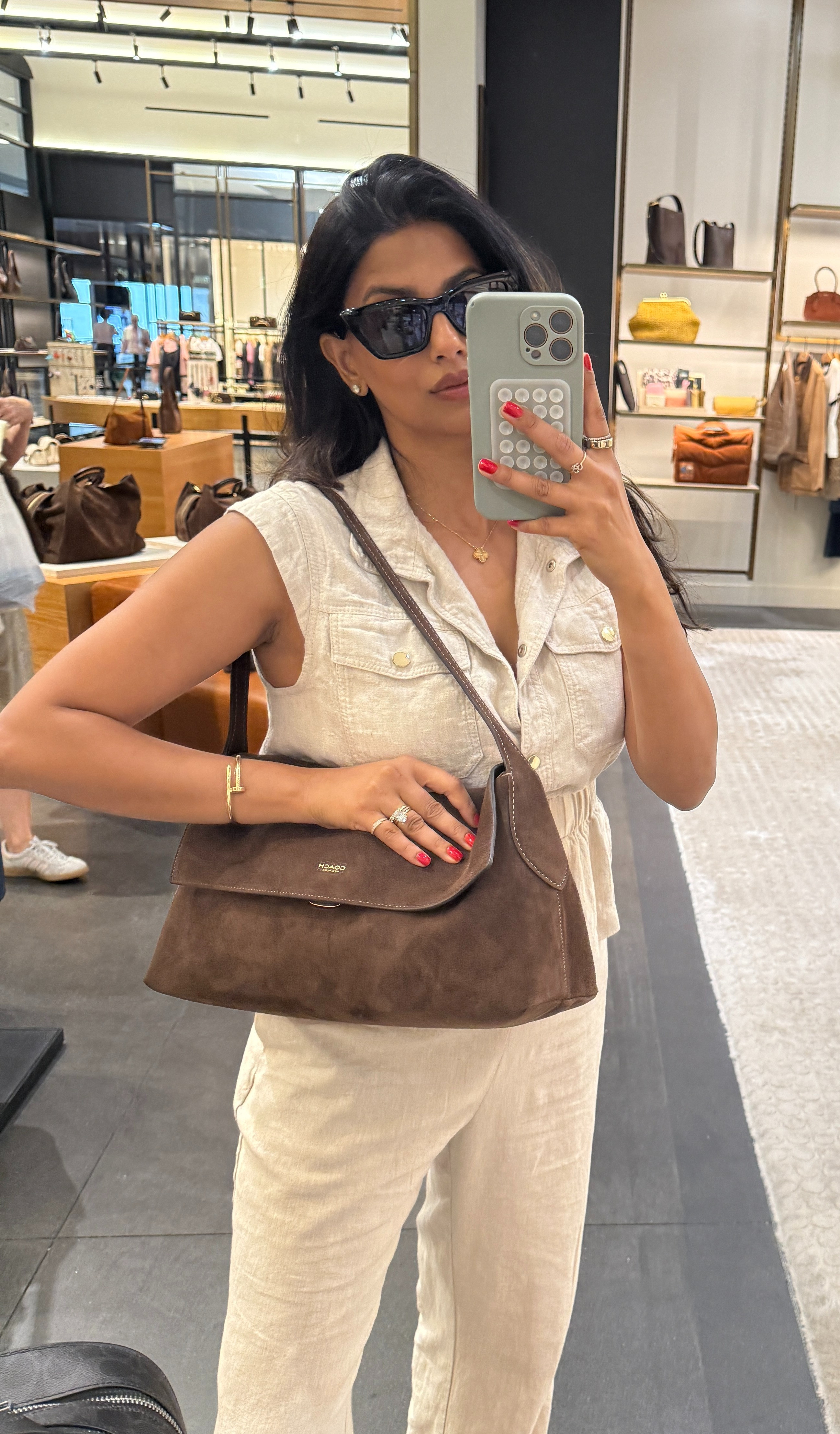 Absolutely obsessed with this Coach bag from @macys ! 

 #LTKootd