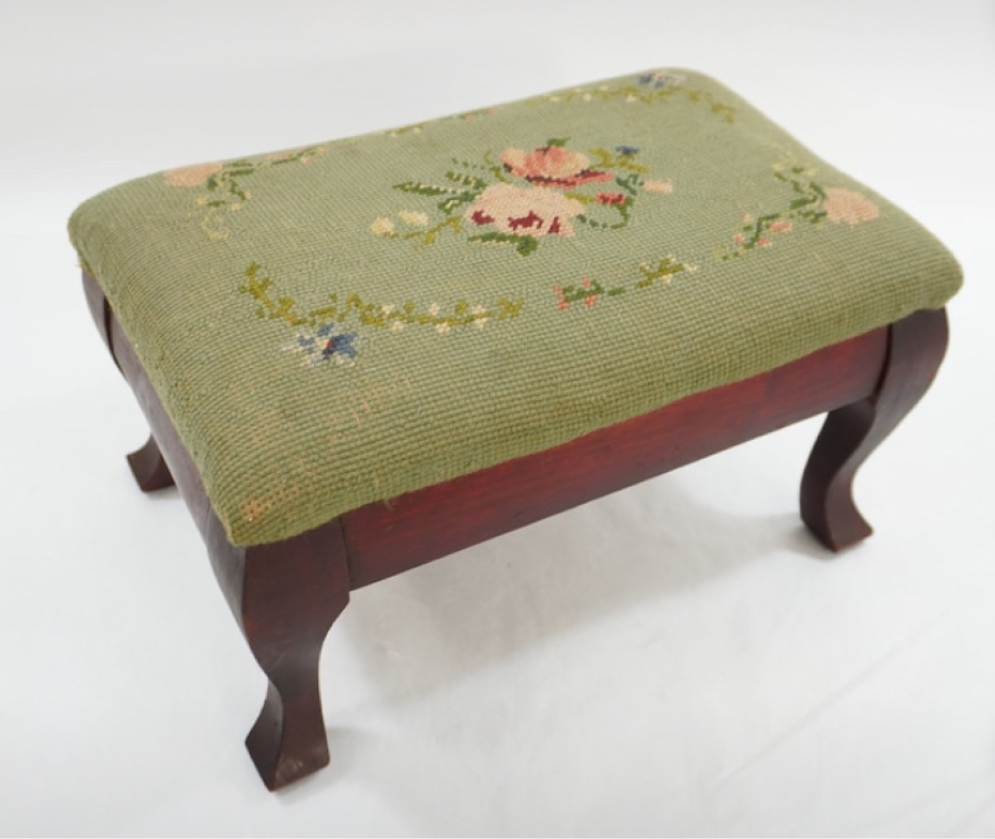 Needlepoint vintage stool 

Vintage, antique, footstool, Etsy finds, home decor, eclectic home 

#LTKhome