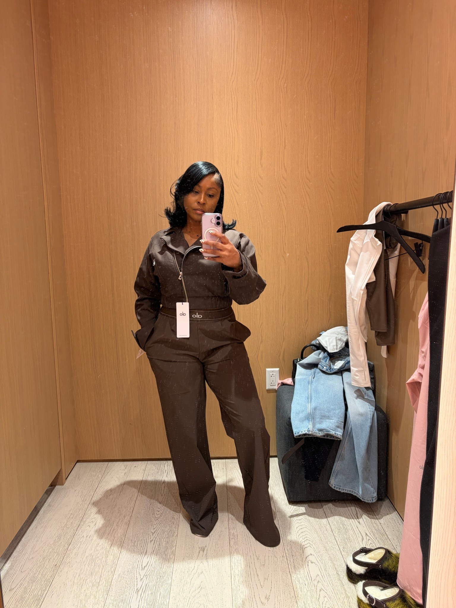 Chocolate tones are having a moment and Alo Yoga does it best. From rich cocoa jackets and buttery soft sweats to sleek workwear sets and everyday sneakers, this shade is the ultimate chic neutral. It’s cozy, elevated, and perfect for transitioning from errands to pilates to coffee runs. Think head-to-toe chocolate luxe. 🤎

Shop all my favorite chocolate pieces — jackets, sweat sets, leggings, workwear layers, and shoes — on my LTK. Your neutral wardrobe just got sweeter.

#LTKStyle #LTKActive #AloYoga #ChocolateAesthetic #NeutralStyle #PilatesStyle #AthleisureWear #LTKFinds #TinasnowStyle #WellnessWardrobe #ChicAthleisure #AloOutfits#Explore

#LTKActive #LTKmomlife #LTKWorkwear