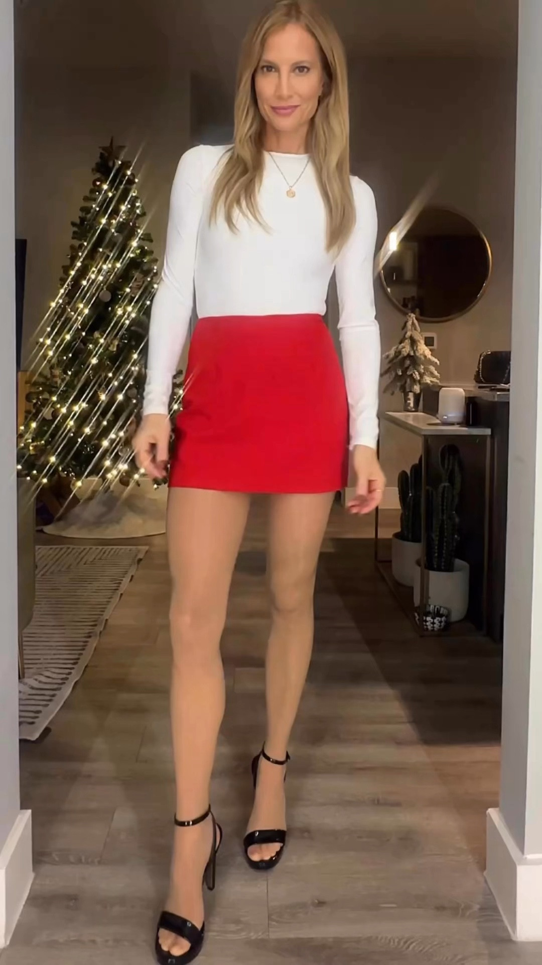 Holiday date night fit✨

I wore this with an oversized black blazer + it was 🤌🏼

Honestly, you could run this look all-year…But how perfect for the holidays?!

#LTKHoliday #LTKParties #LTKOver40