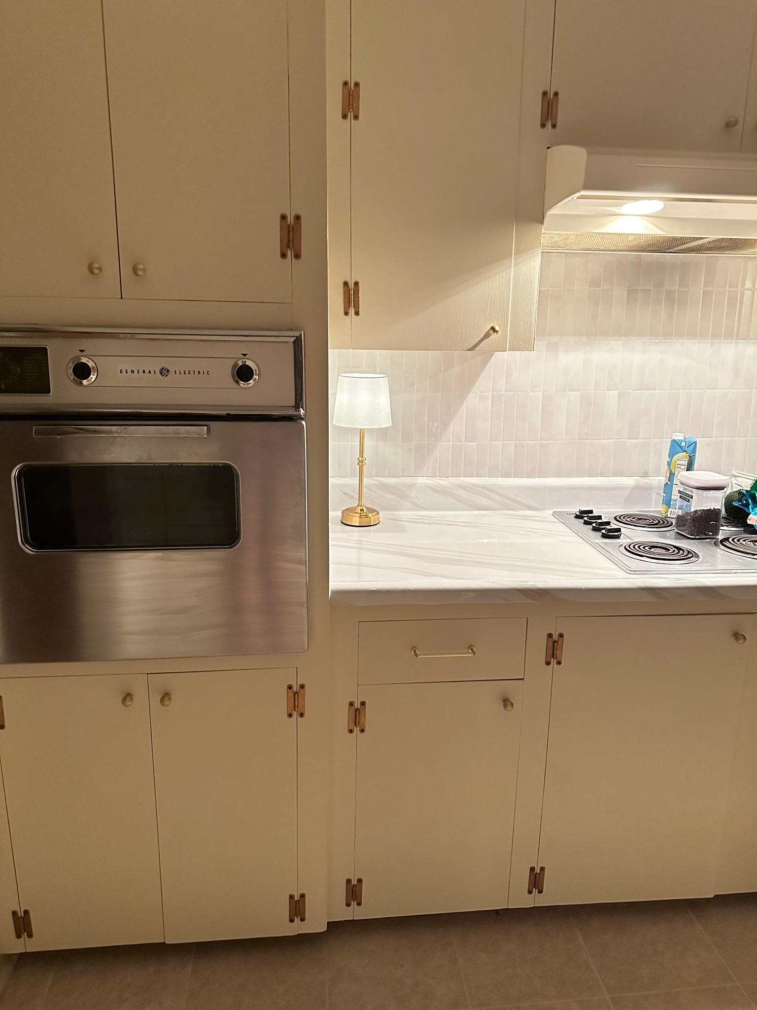 Rechargeable gold lamp makes the kitchen feel so cozy 🏠✨

Kitchen lamp, gold lamp, kitchen inspo, kitchen decor, small lamp, rechargeable lamp

#LTKHome