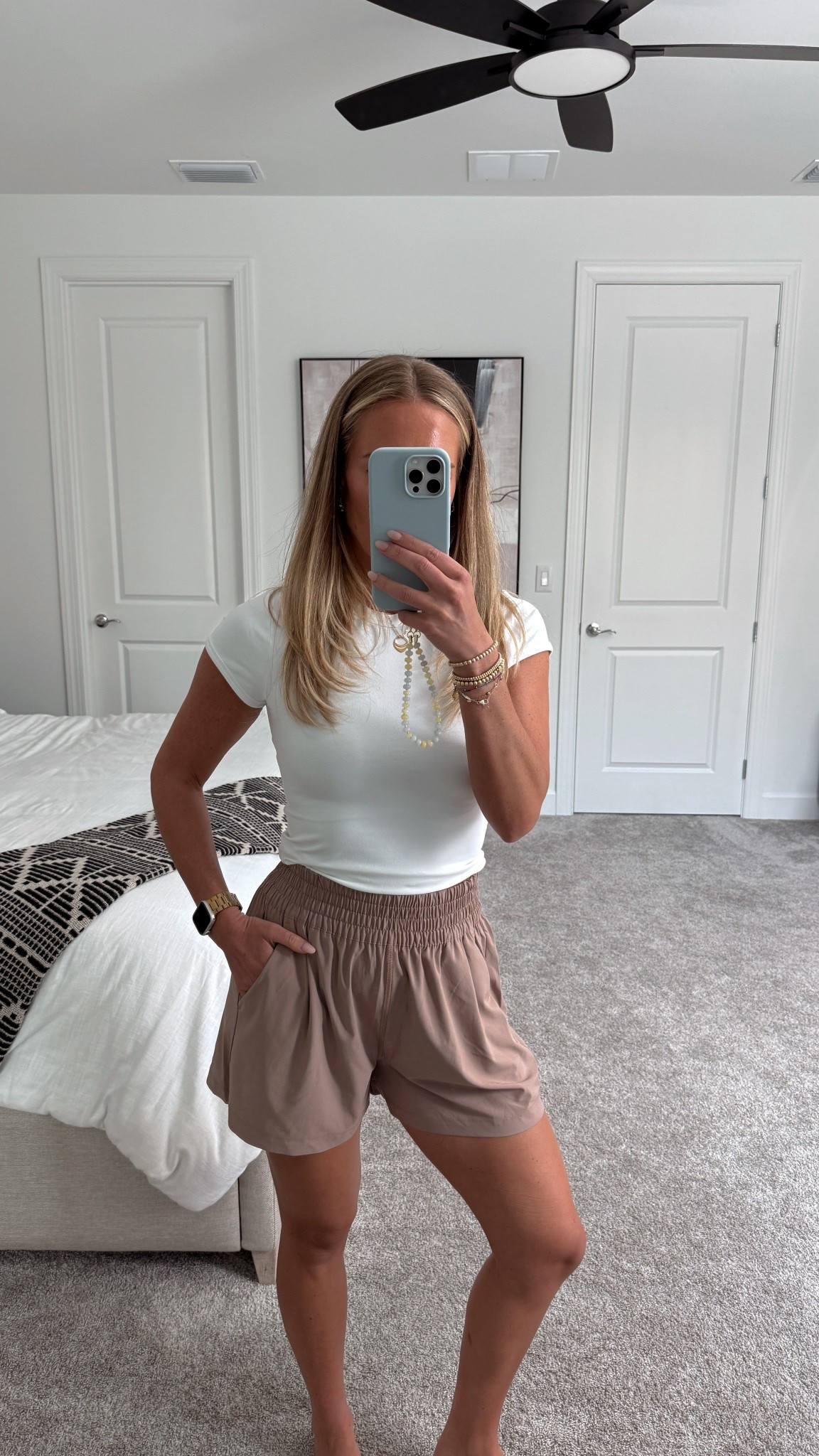 Casual OOTD wearing the @Vuori US villa shorts that do notttt wrinkle 🤌🏼 #vuoripartner