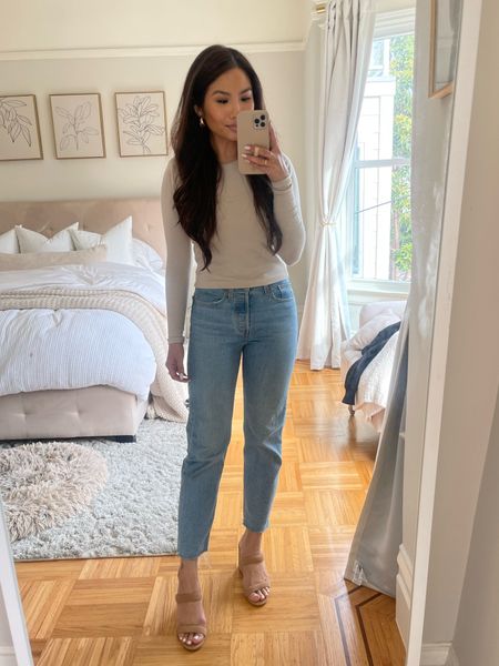 Levi’s Wedgie Straight, runs true to size I’m wearing 25, denim doesn’t have a lot of stretch so if you’re in between sizes size up / top is TTS, wearing XS / heels old linked similar 

#LTKstyletip