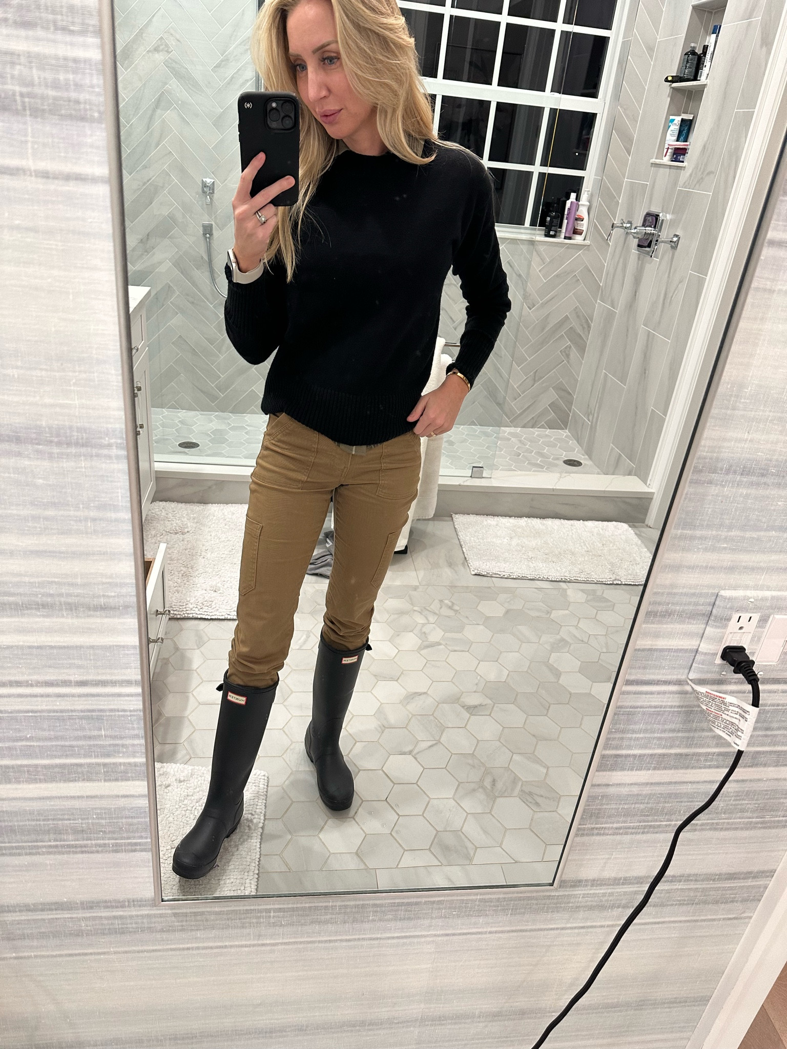 Rainy dinner date

Cargos size 24T
Sweater size XS 



#LTKHoliday #LTKSeasonal #LTKGiftGuide