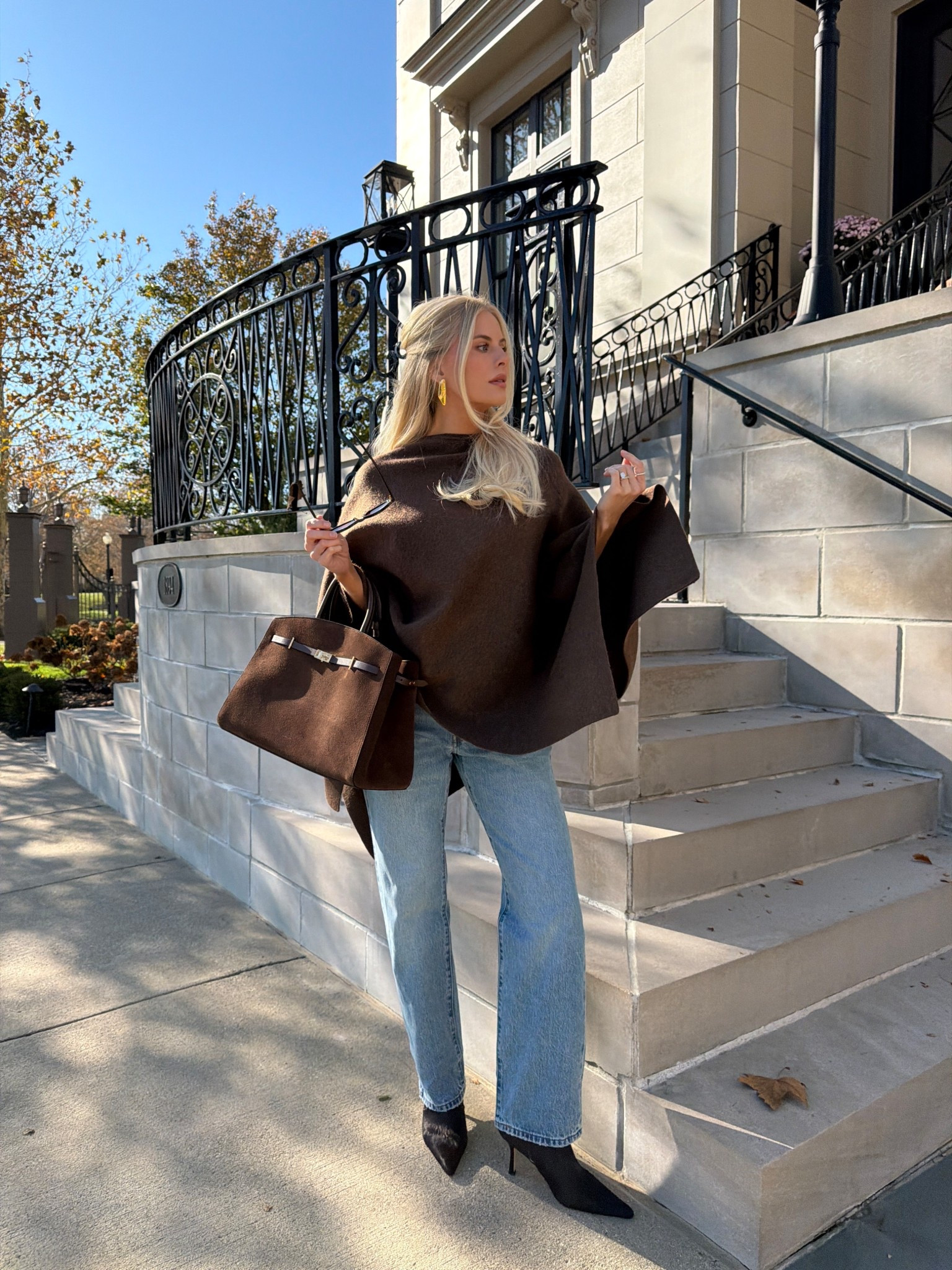 Cape is o/s (comes up as medium in cart),26 in jeans, boots are true to size.
Code KATHLEEN15 for Aureum Collective.

#kathleenpost

Fall outfit, fall fashion, poncho, winter fashion, Thanksgiving outfit, Friendsgiving outfit, brunch outfit, shopping outfit
