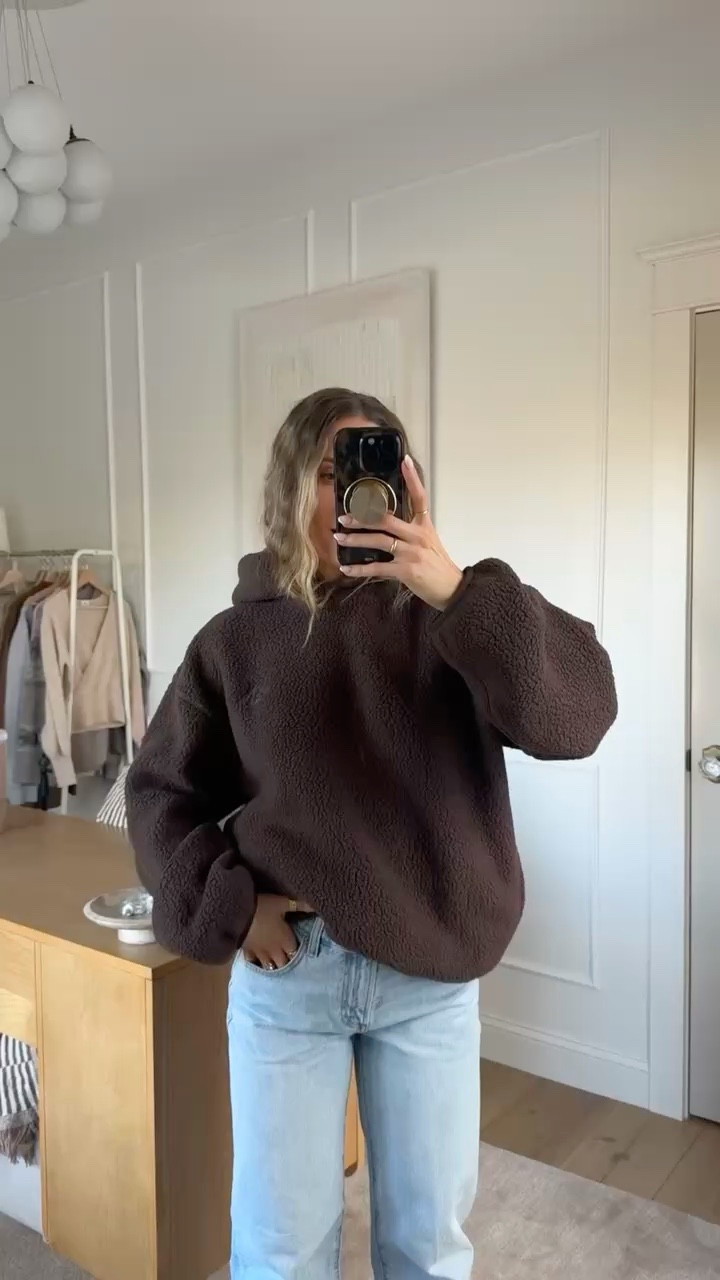 This is the hoodie I reach for on those cold mornings when I head to the gym!! 
Wearing a small for an oversized fit and it does have a cinch at the bottom! 



Teen Christmas gift 
Oversized hoodie 
Polartec hoodie 

#LTKGiftGuide #LTKHoliday