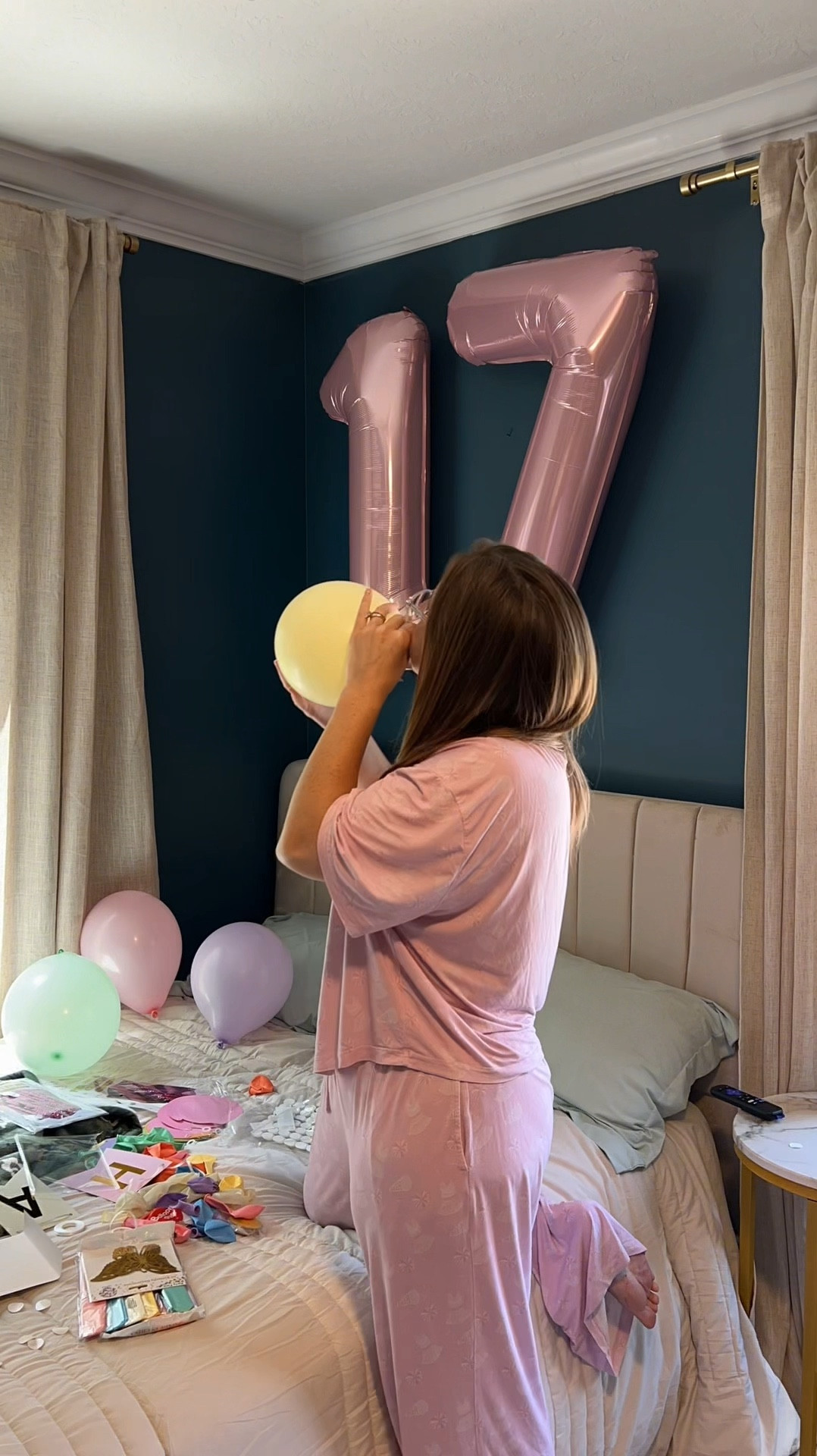 Simple birthday set up 🎉🥳

#birthday #birthdaysetup #decorate 

#LTKHome #LTKvlog