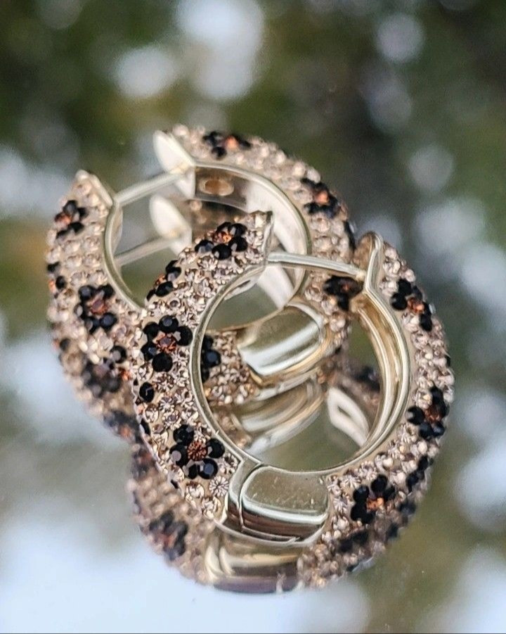 Leopard Hoops 🐆 from Hillberg and Berk male for the perfect time to Lightweight and easy to wear all night. Medium hoops.

#LTKcanada #LTKpartywear #LTKworkwear