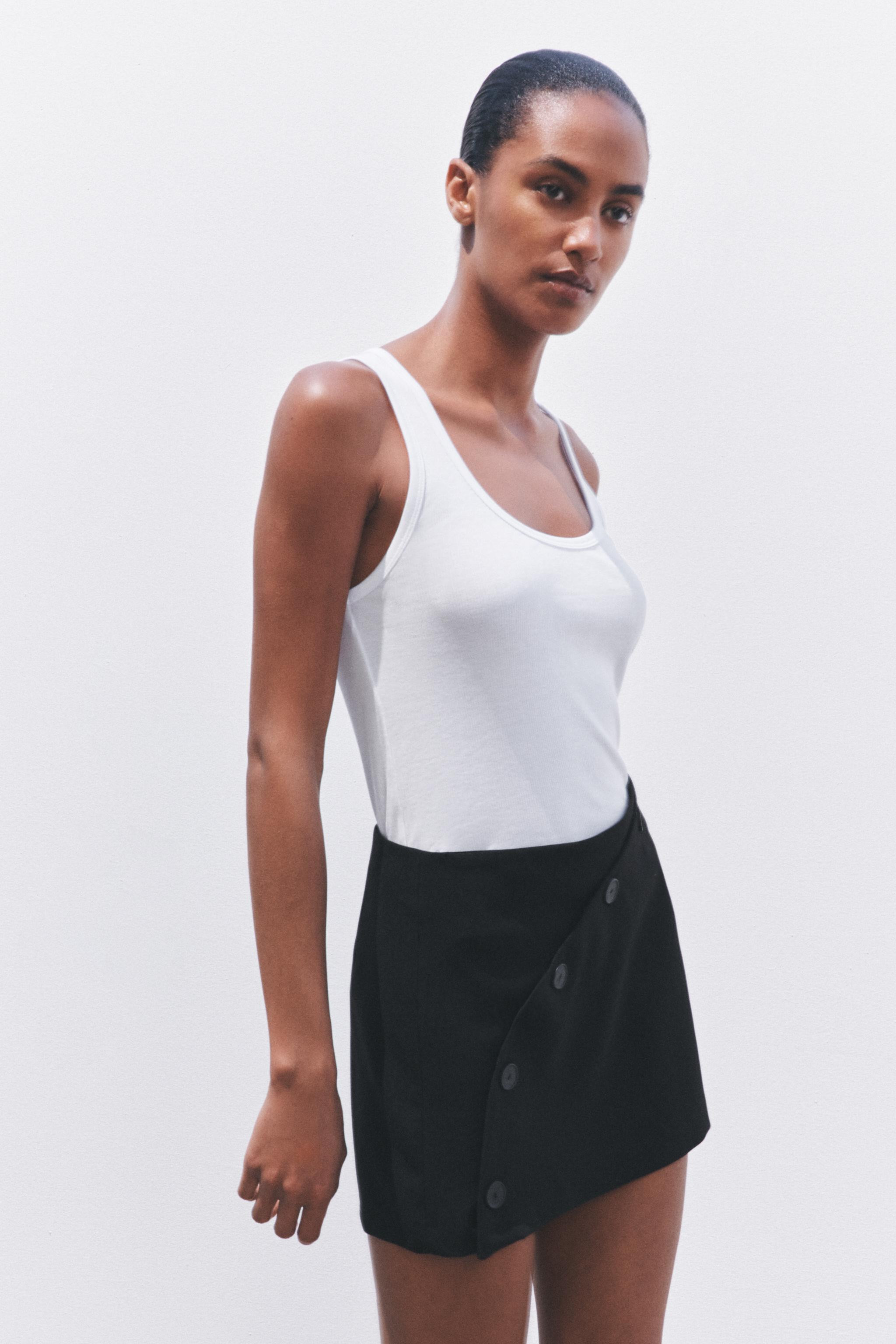 Skort with decorative crossover buttons at front. Interior lining. Side zip closure hidden in sea... | Zara US