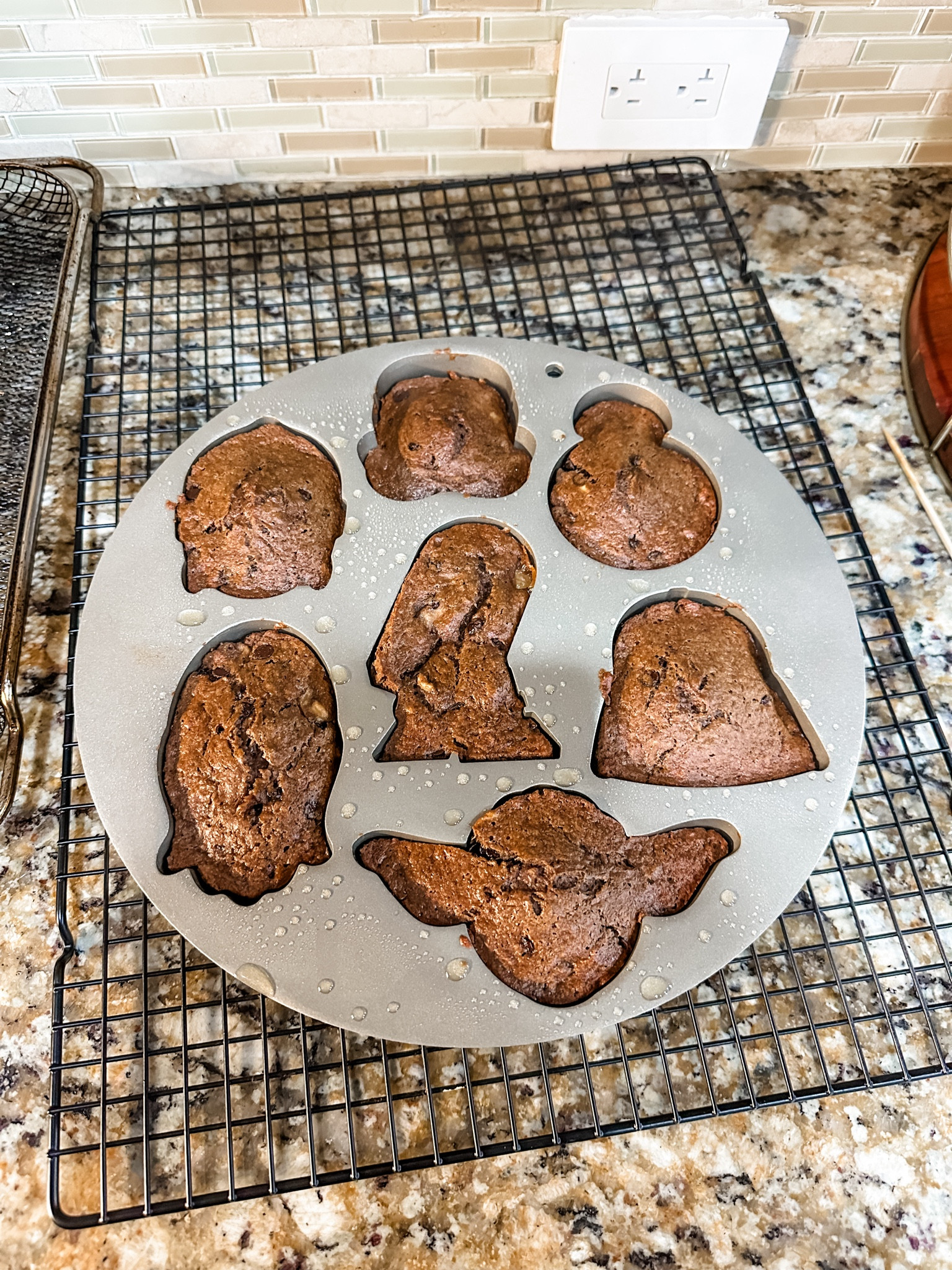 Star Wars cake pan • muffin tin • Star Wars cakelet • mini cake pan • Produces seven single-serving cakes shaped like Yoda, Darth Vader, C-3PO, R2-D2, Chewbacca, a Stormtrooper and BB-8

#LTKfamily #LTKkids #LTKhome