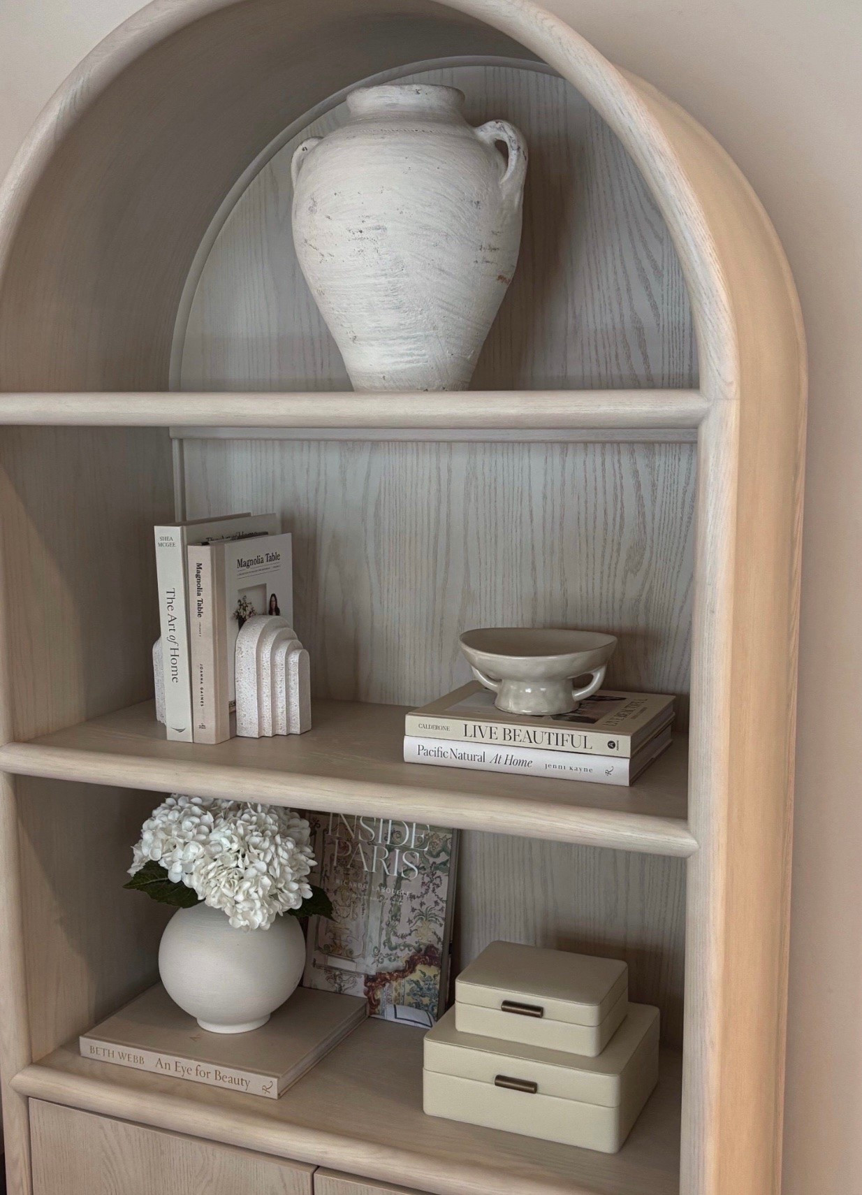 Bookshelf decor 🤍 mostly Amazon!

Linked some sale options!!


Sale alert, coffee table books, good deals, sales, discount, home decor, minimalism, neutral, styling, bookshelf, sidneymarieduke

#LTKHome #LTKSaleAlert