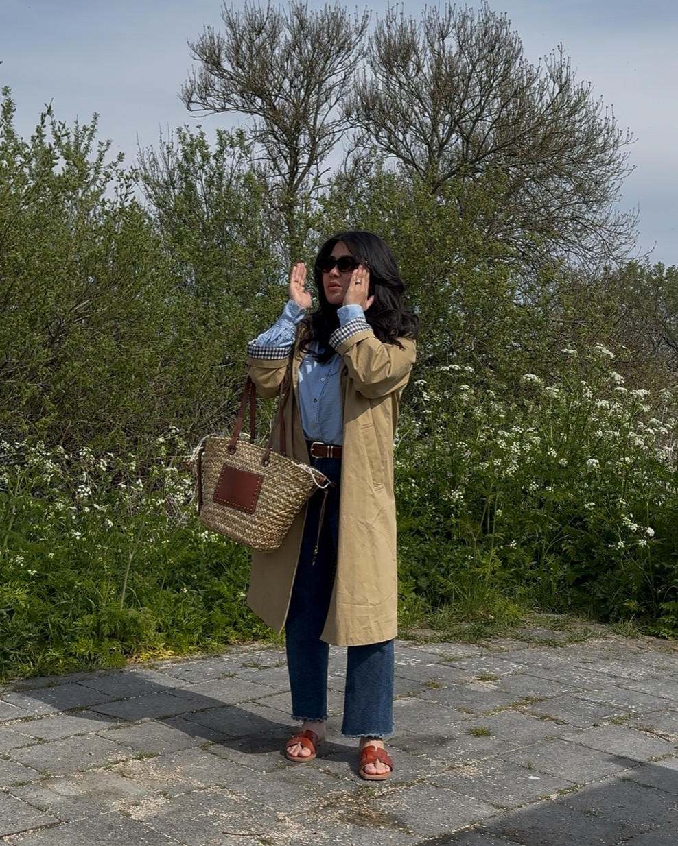 Spring layering but make it chic—brown trench, breezy blue blouse, comfy pants, and yes, I slipped into slippers at 15°C! Topped it off with my fave basket bag. Who else does this too? Haha! All pieces are live now—run, don’t walk! 

Trench coat: S/M
Blouse: S
Pants: 36 
Slippers: 37
Height: 153
Weight: 55


