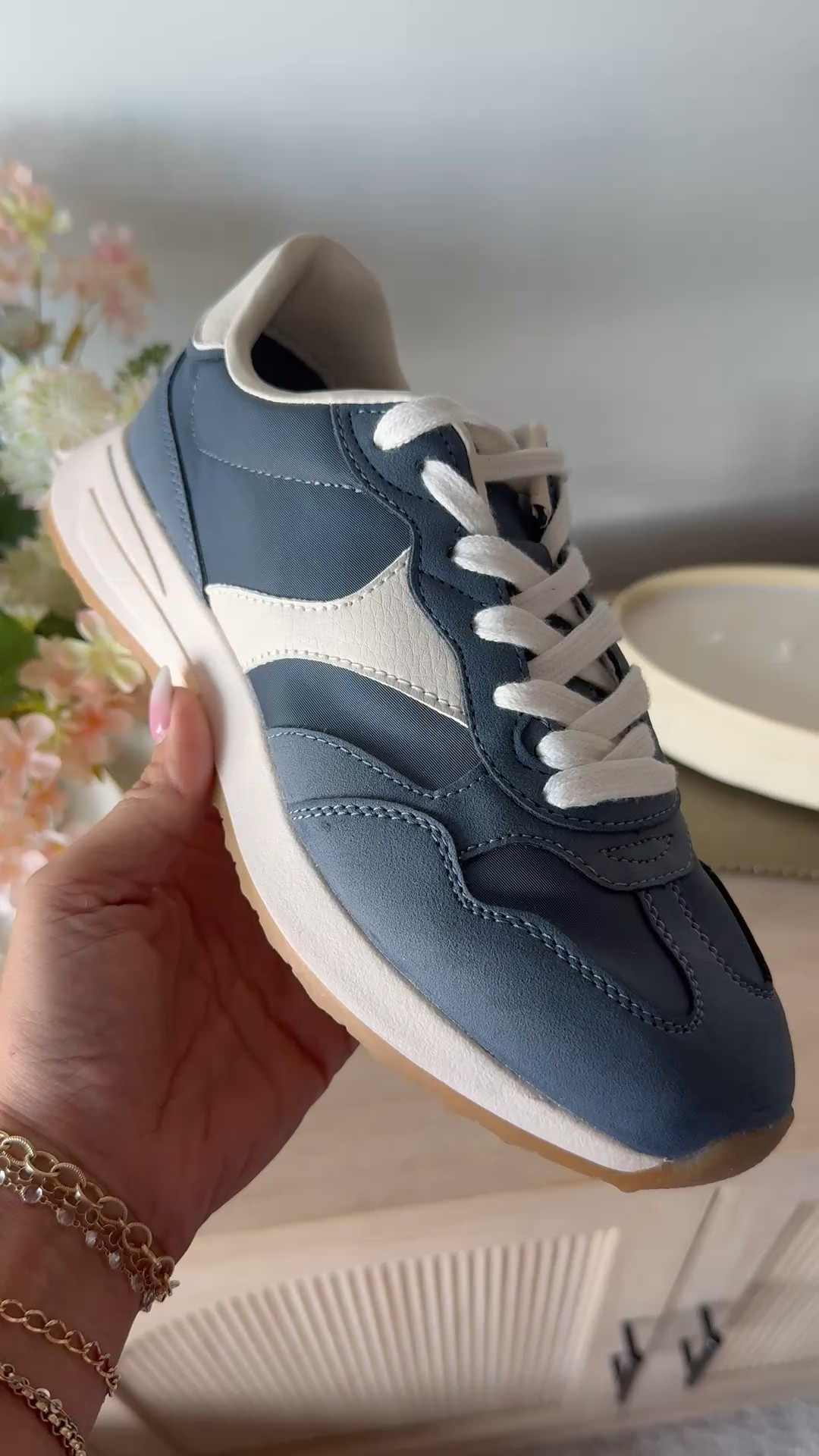 This $22 retro sneaker is literally a 20/10 and it comes in 4 colors.  Already got the red 

#LTKFindsUnder50 #LTKU #LTKShoeCrush