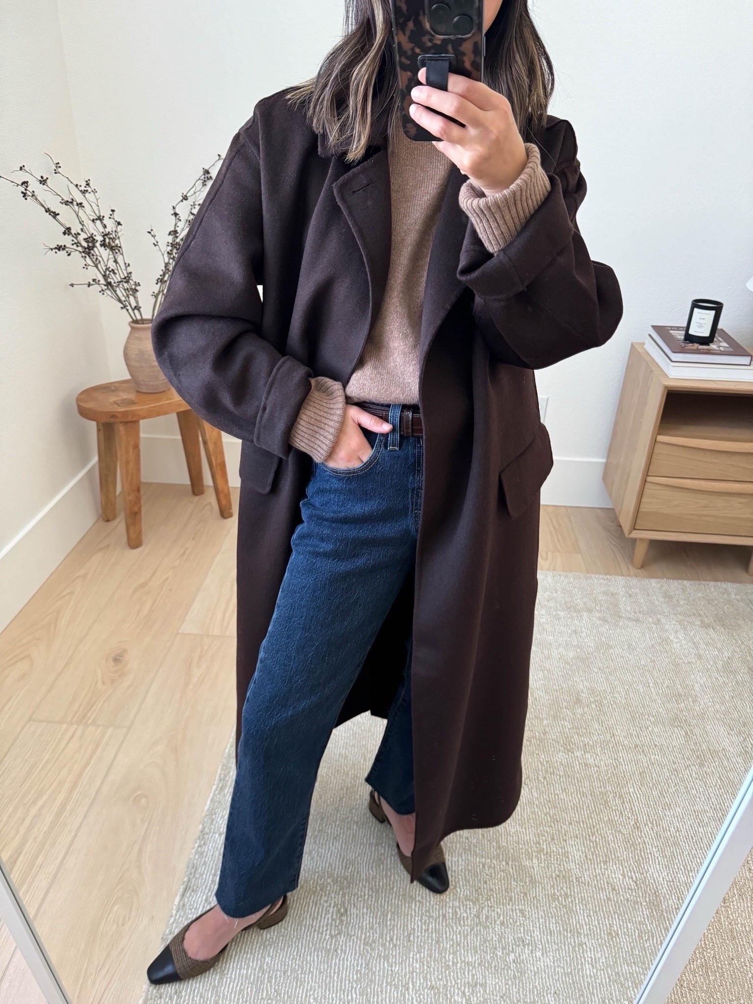 Mixing shades of brown - it's possible! Coat is old Banana Republic but linking similar. 

Banana Republic coat petite xs
Everlane cashmere sweater xs (old color)
J.Crew belt
Levi's 501 Crop 28" inseam 25, cut hems
Veronica Beard slingbacks 5

Petite style, fall outfits, fall style, jeans 



#LTKSeasonal #LTKSaleAlert #LTKPetite