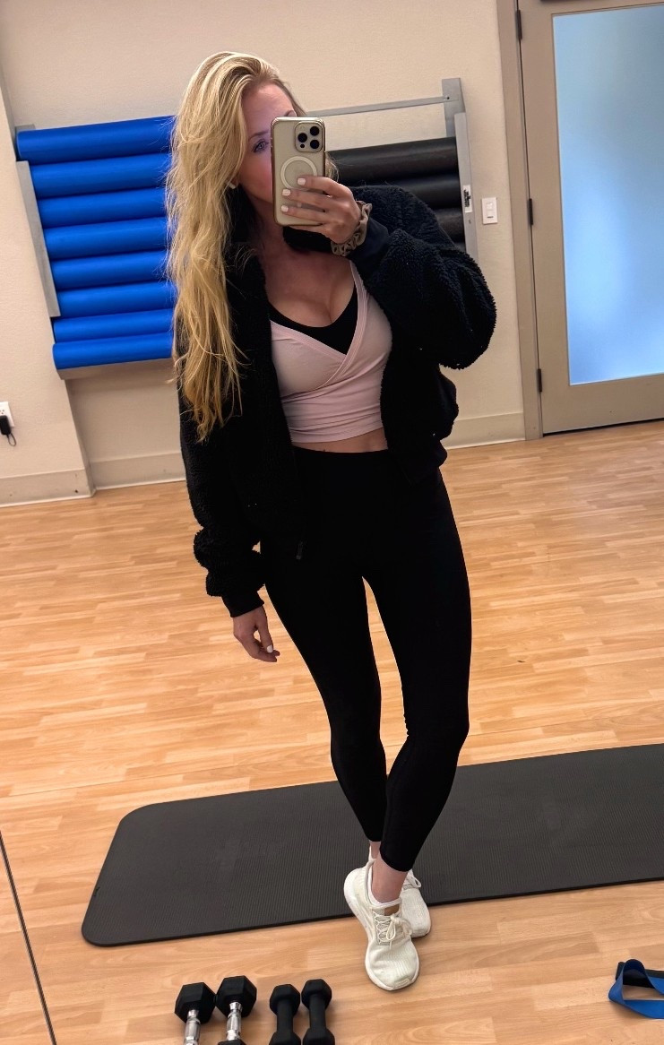 My favorite Sherpa jacket is out of the closet for another winter season … I’m sooooo happy we have winter weather back in the Bay Area 🤍 We need the rain! This Alo jacket is an amazing Christmas gift for the girls on your list! 

#LTKfitnessgoals #LTKActive #LTKGiftGuide