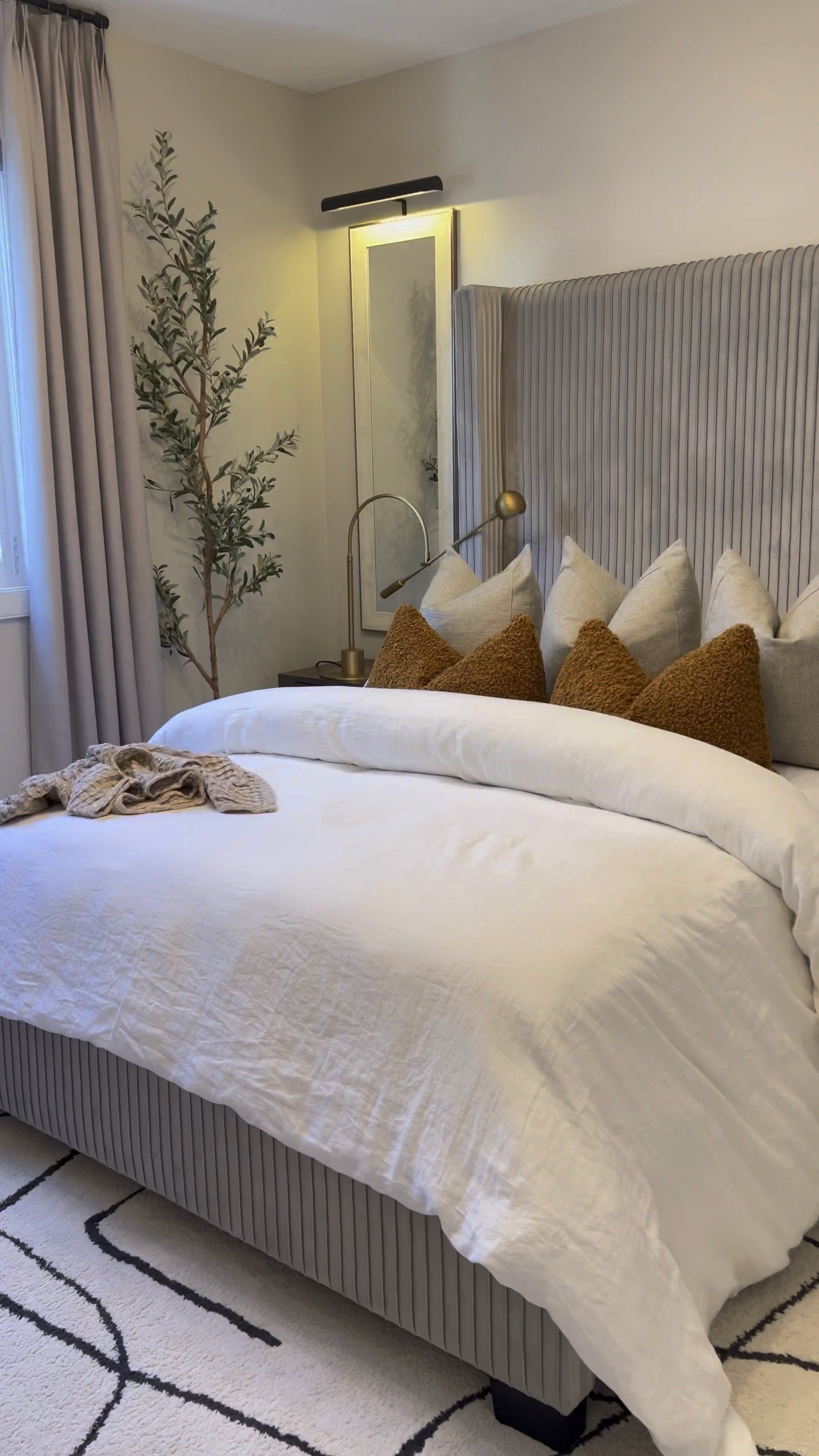 ☺️ When styling my bed, I love incorporating 3 throw pillows, two flumbar pillows, a quilt, and duvet. I placed 2 duvet inserts to create the ultimate fluffy bed! Please find exact items linked below! 

#Neutraldecor
#Neutralbedroom
#quilt 

#LTKhome #LTKstyletip #LTKsalealert