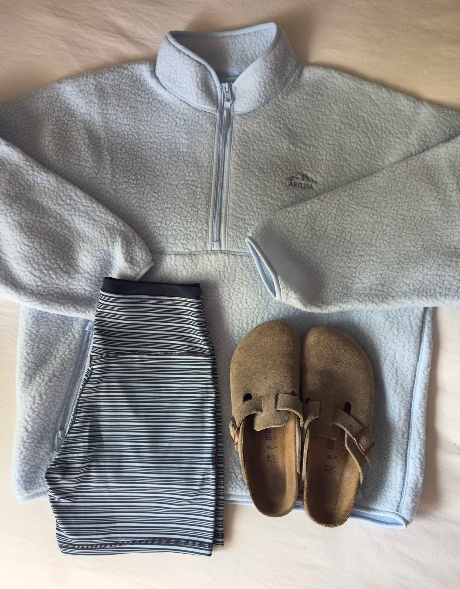 Villa Blue Fleece Inspo 🩵

#aritzia #comfy #cozy #fallaesthetic #fallfashion #outfitinspo #outfitideas

#LTKSeasonal