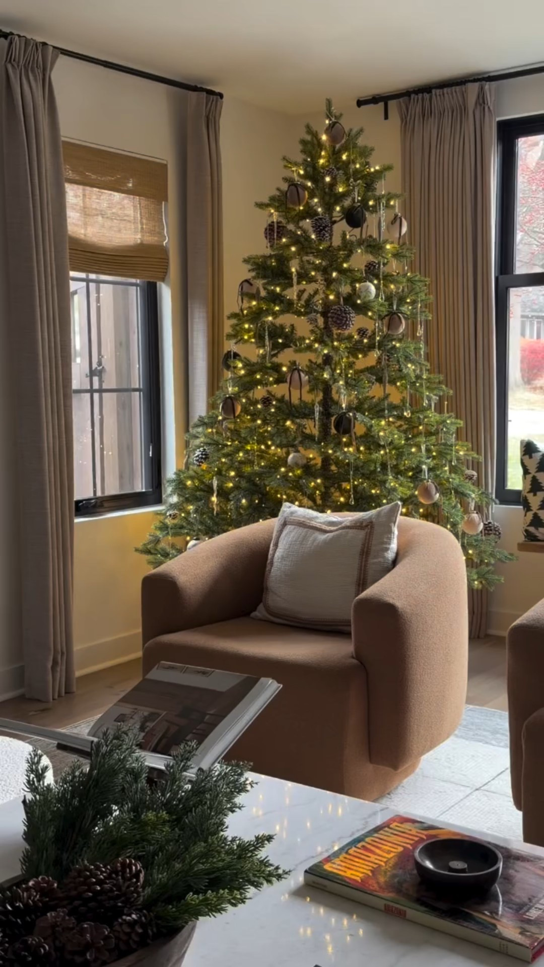 She’s all dressed up. ✨

This is the 7.5’ Rushmore Fir Tree with 750 Warm White LED Lights from @kingofchristmas

Comment “tree” for a link to shop tree, ornaments & decor

Ela está toda decorada! ✨