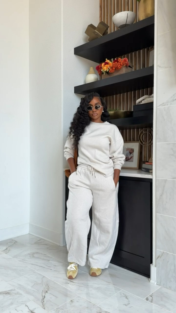 Affordable chic matching sweatsuit find! Cinched back detail! Comes in multiple colors!

#LTKootd #LTKMidsize
