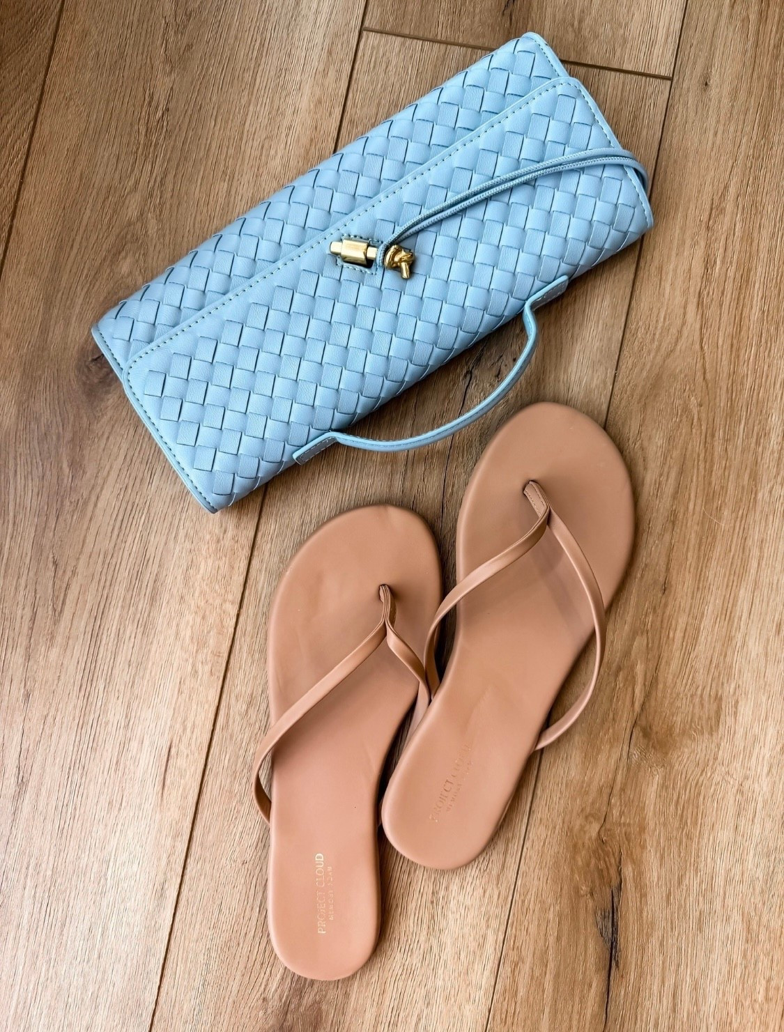 These Amazon finds are so good for spring and summer. They’re simple, chic, and easy to style with everything in you closet.  The woven clutch adds the perfect pop of color and the sandals are a go to for everyday wear.

Amazon fashion finds, Amazon accessories, spring outfits, Amazon bag, Amazon shoes, spring sandals, affordable fashion finds, themominstylee

#LTKTravel #LTKSeasonal #LTKootd