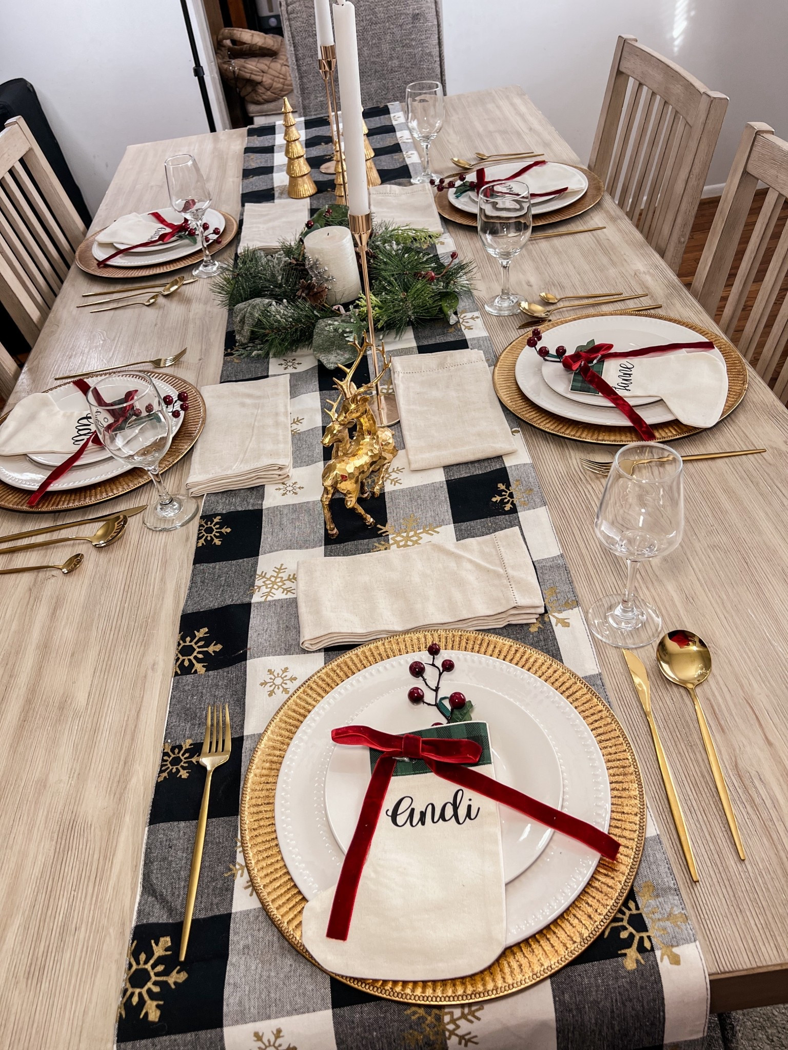 Christmas tablescape 

#LTKHoliday #LTKHome #LTKSeasonal