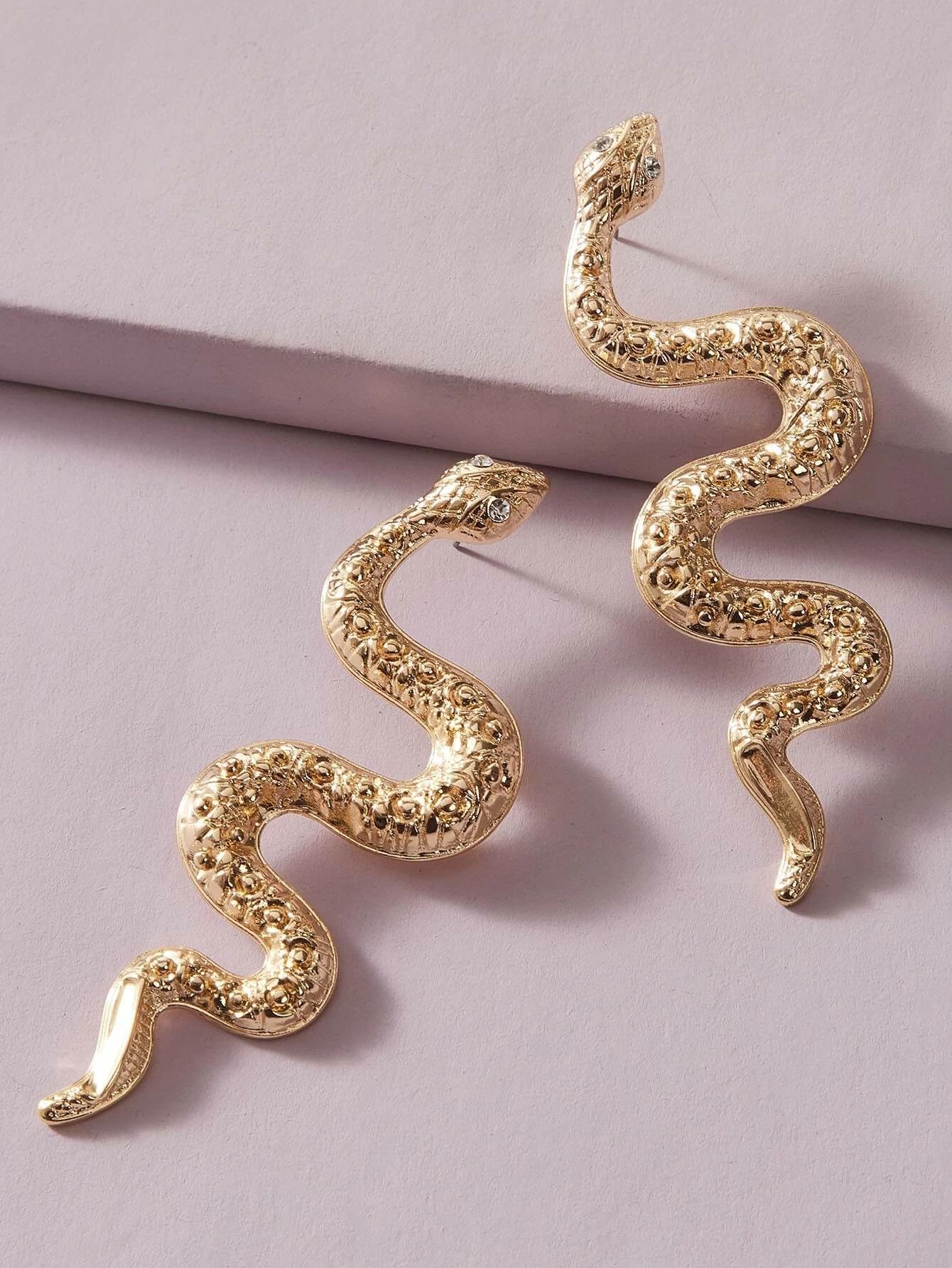 1pair Textured Snake Shaped Earrings | SHEIN