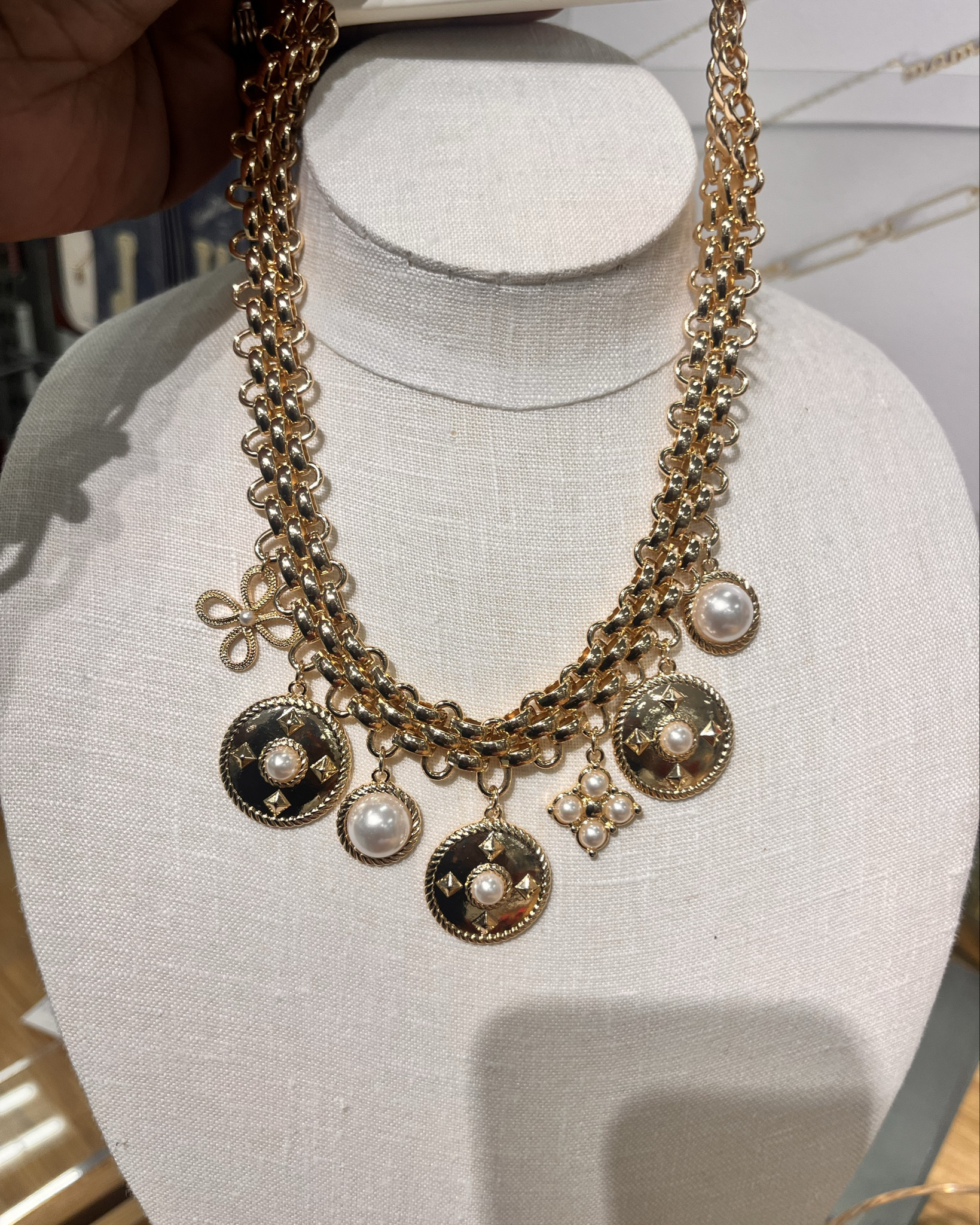 Who said you need Paris prices for Parisian glam?✨
This Target find is giving vintage Coco Chanel charm necklace vibes — without the couture cost.
Pearls ✔️
Gold medallions ✔️
Timeless drama ✔️
Catch me serving high fashion on a Target run 🖤

🔗 Links in bio // #LTKFinds


#LTKStyleTip #LTKFindsUnder50 #LTKBeauty