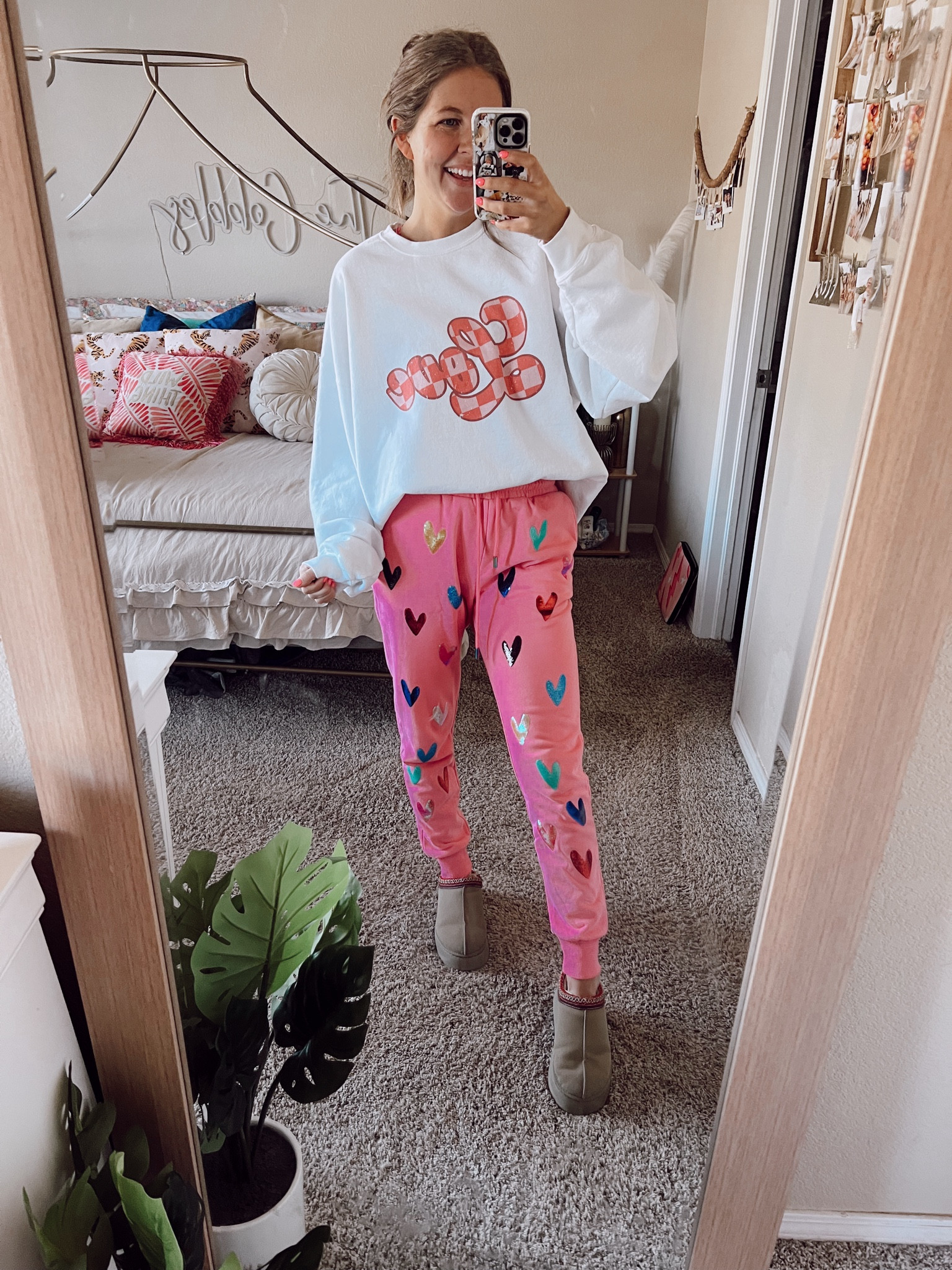 Sequin heart joggers, perfect for Valentine’s Day! 

#LTKSeasonal #LTKstyletip