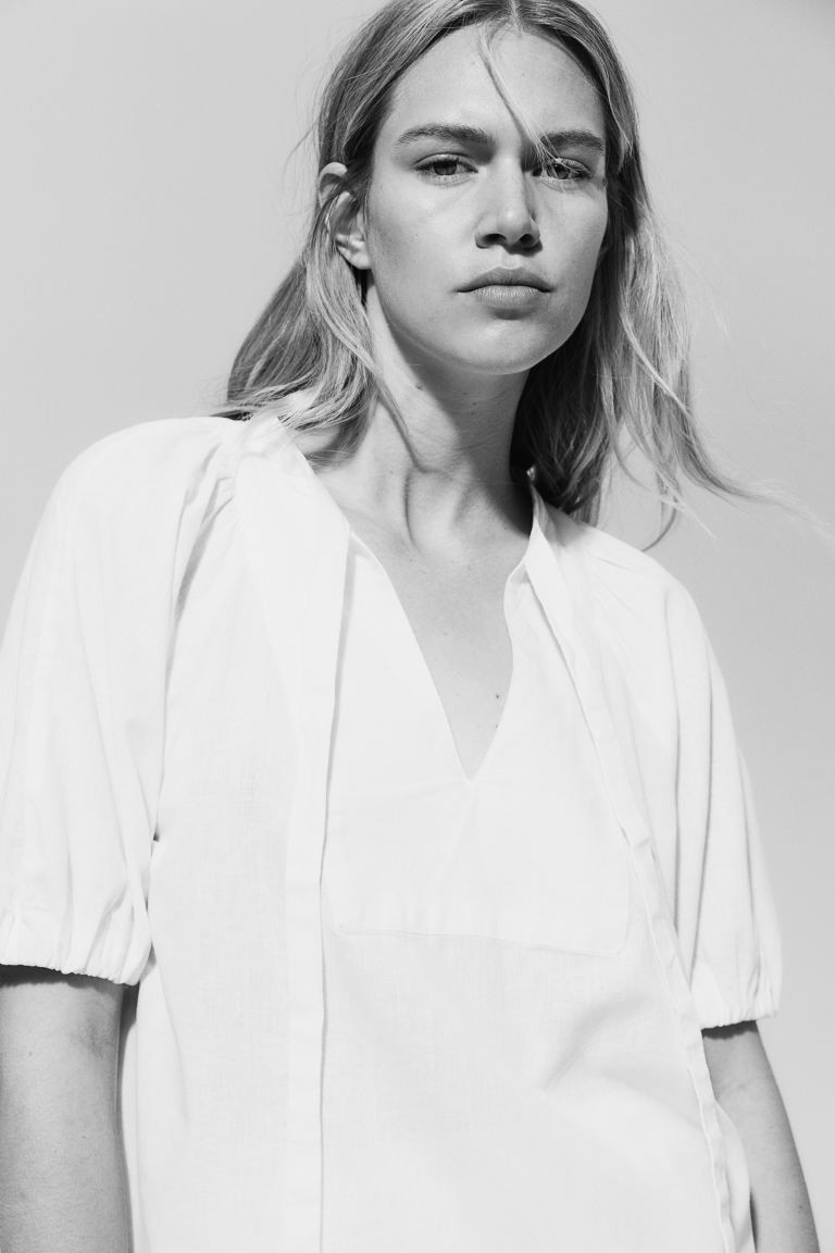 Linen-blend Blouse with Tie Neckline - V-neck - Short sleeve - White - Ladies | H&M US | H&M (US + CA)