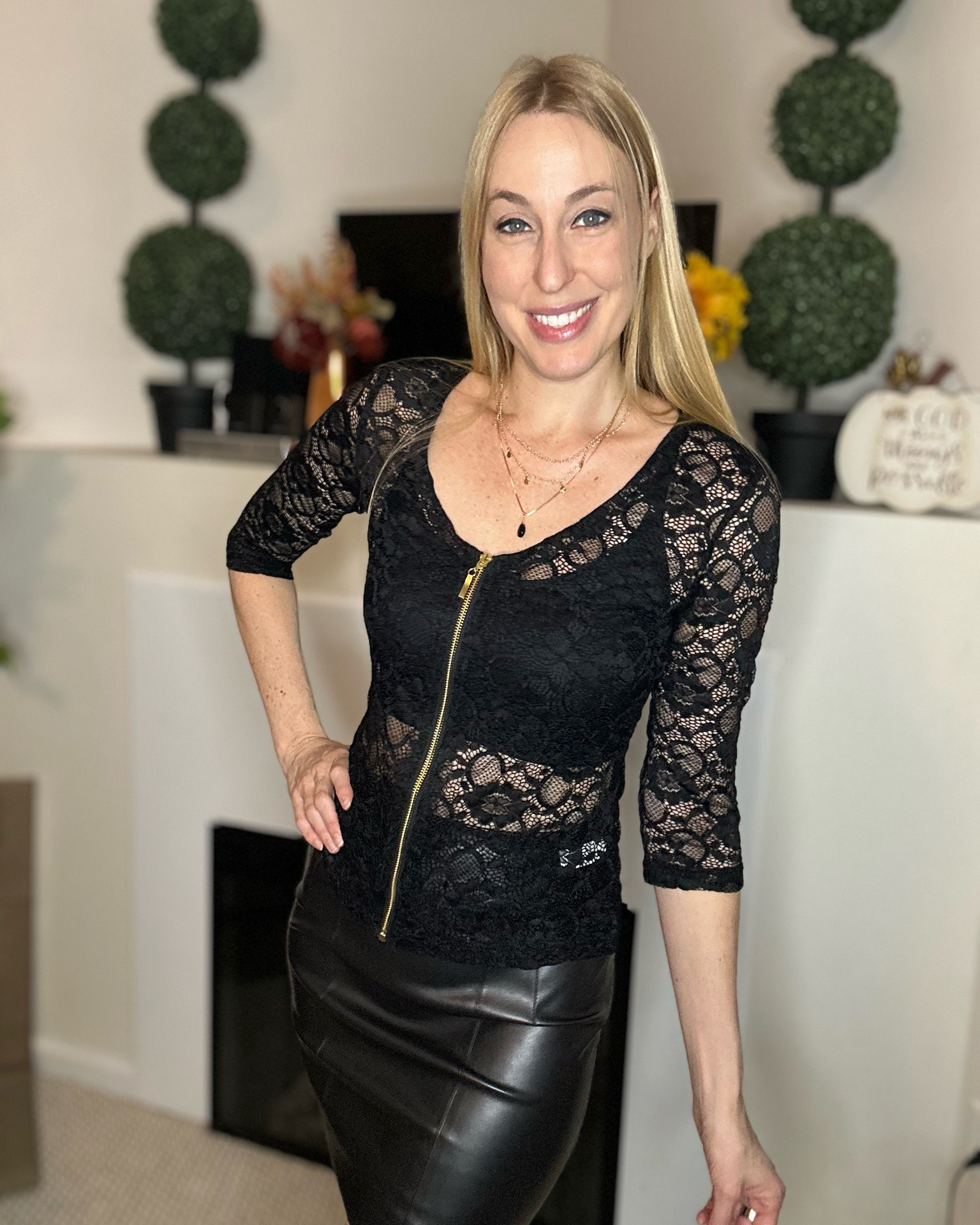 Concert date night outfit for fall
🖤 the lace zip up is a cute jacket and pairs great with crop tops
🖤I love this skirt and will be wearing it so much this fall
🖤fits true to size, wearing size small and I am 5’10”