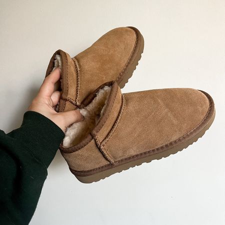 $23 + shipping for these perfect ultra mini ugg dupes! 😍
*ugg label is on them too*
These were true to size and so comfy!

DHGate | DHGate finds | Uggs | ultra mini Uggs | fall shoe must haves | winter boots | winter shoes

#LTKunder100 #LTKunder50 #LTKshoecrush