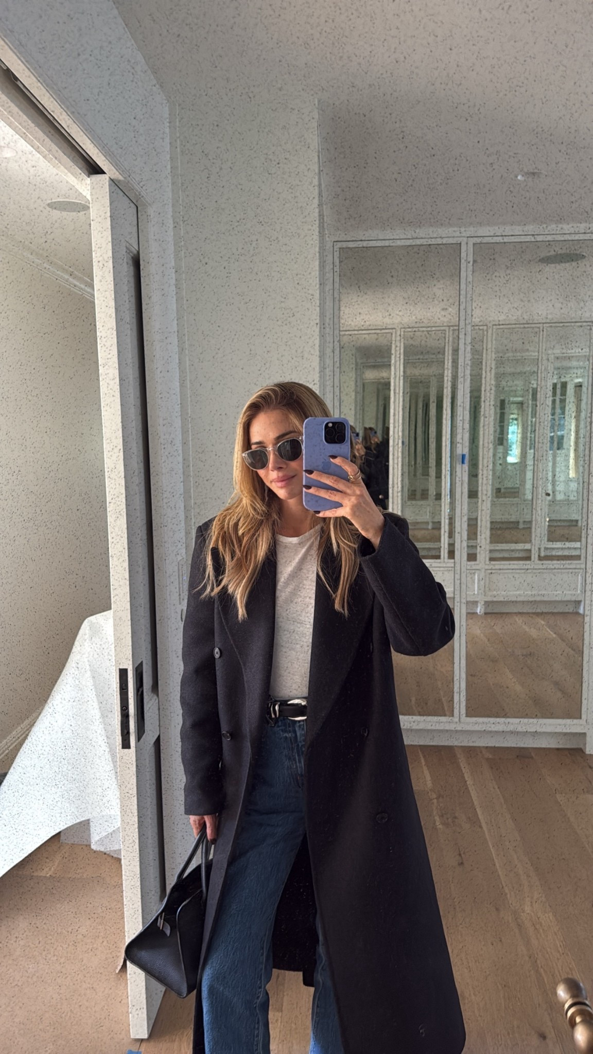 Classic fall, 90’s inspired outfit 🩵 25 in jeans, XS top, 36 coat 