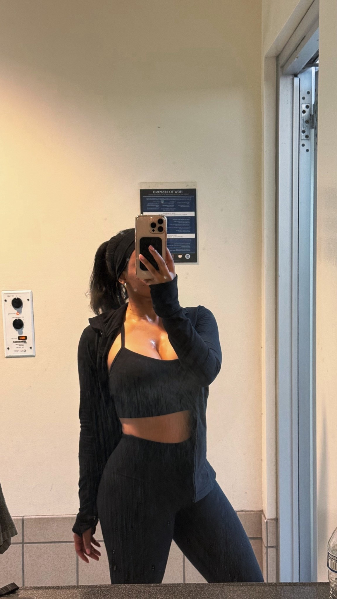 Dirty mirror aside, 
Comfy workout set = Great Leg Day 🖤 @lululemon 

#LTKActive #LTKootd #LTKselfcare