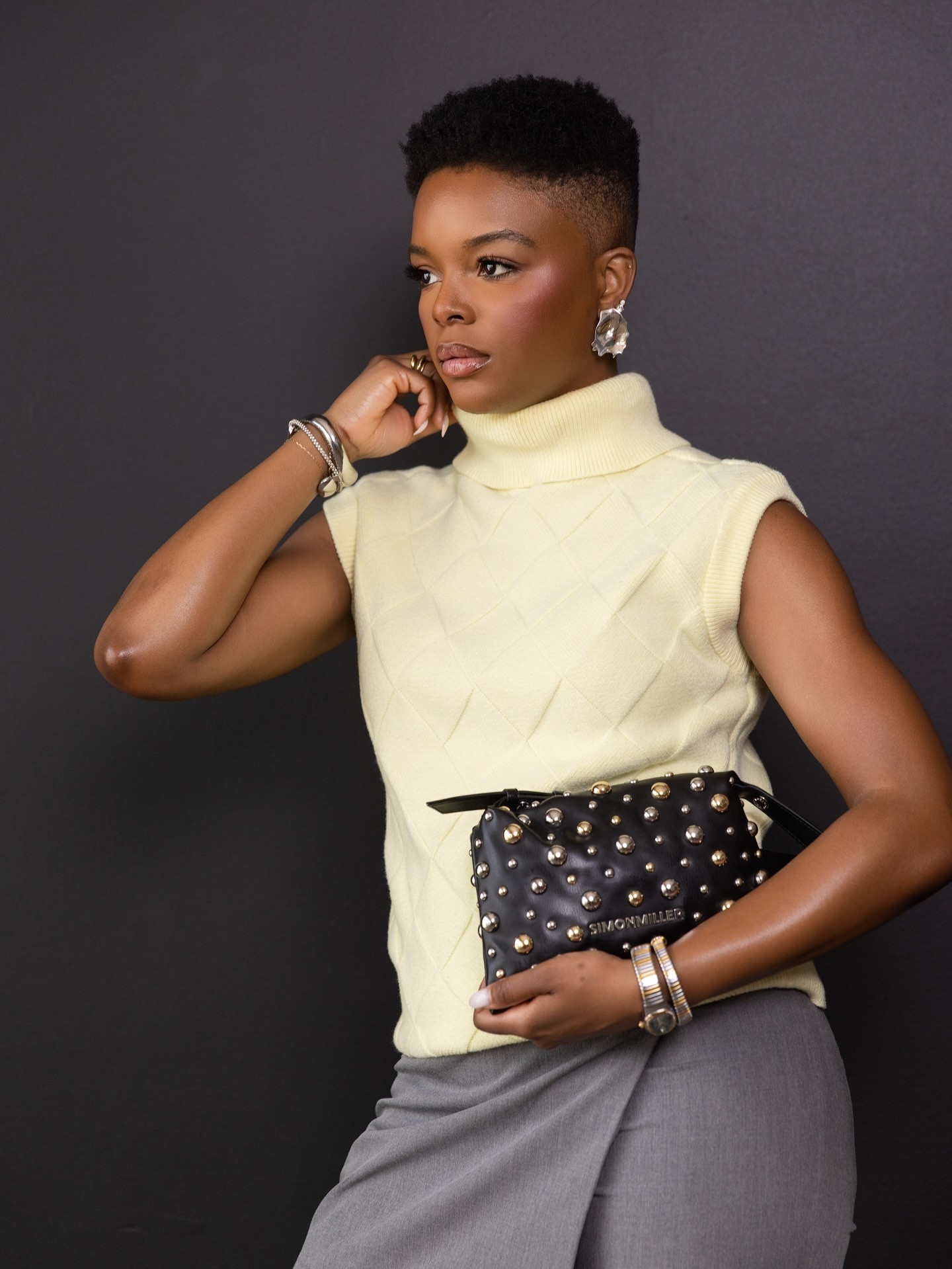 Minimal, but never unnoticed ✨ @renttherunway #rtrmuse #rtrpartner 

Use my code: RTRXABIODUN50 for 50% off your first month! 💛🩶

#ElevatedStyle #stylei̇nspo #dallasfashionblogger