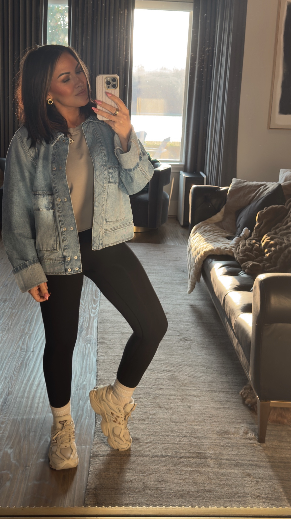 Today’s casual outfit 

Wearing a small in jacket and tee
Xs in leggings 