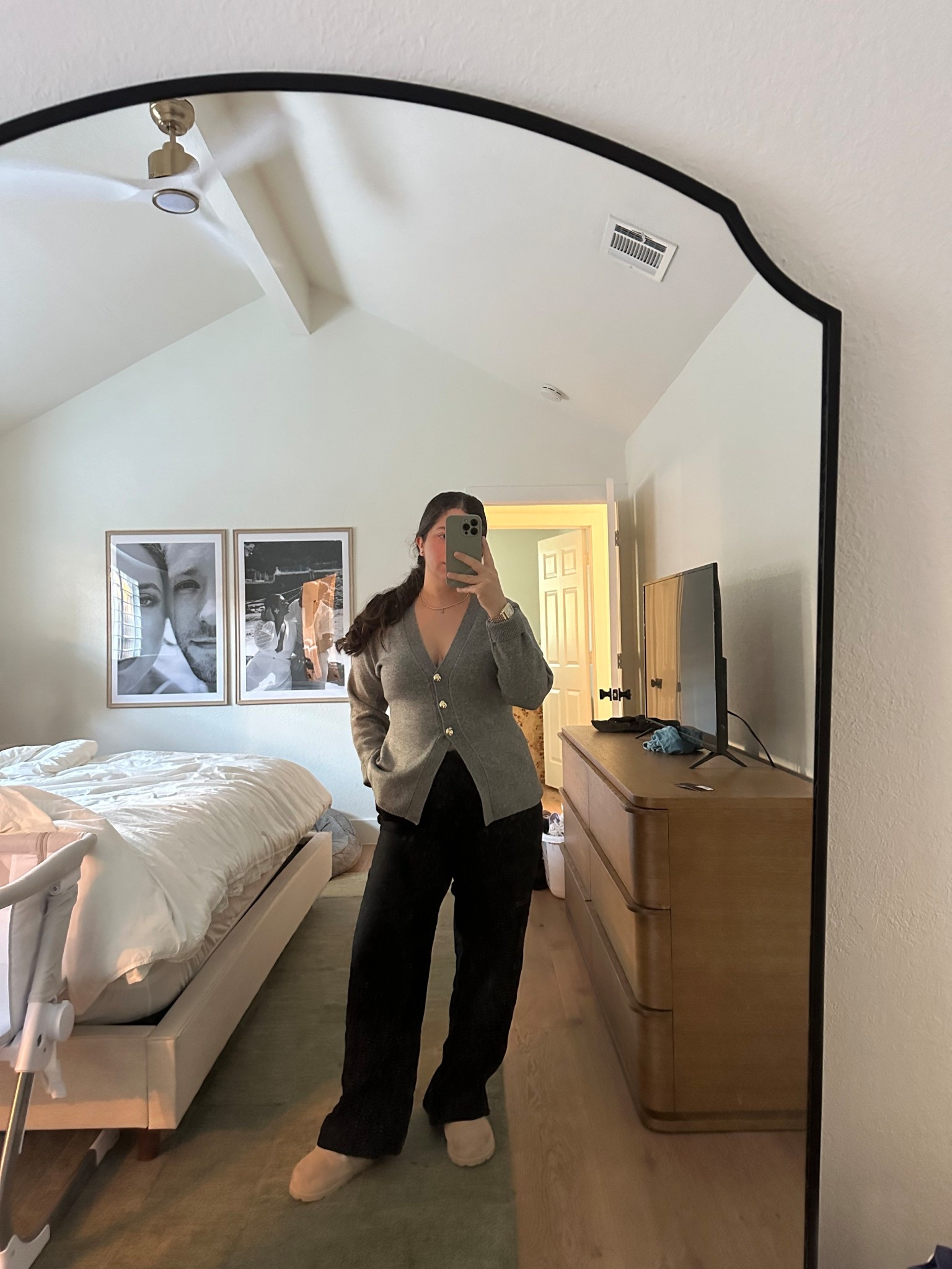 Easy Sunday mom-ing outfit 

#LTKootd #LTKmomlife #LTKFindsUnder50