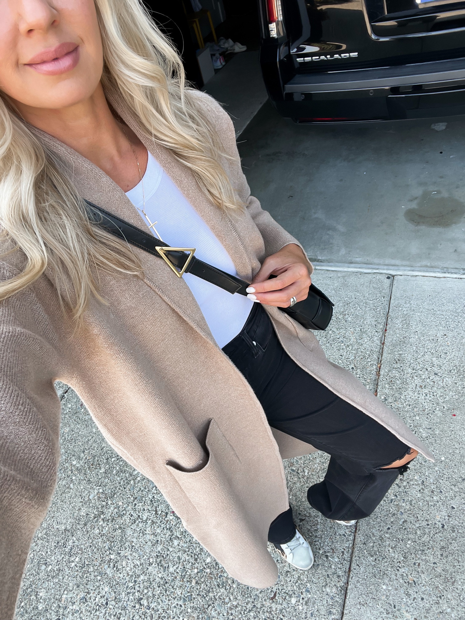 Classic outfit.
cardigan jacket / amazon bag / black jeans / sneakers / white-T 
Mom style 

#LTKstyletip #LTKSeasonal #LTKunder50