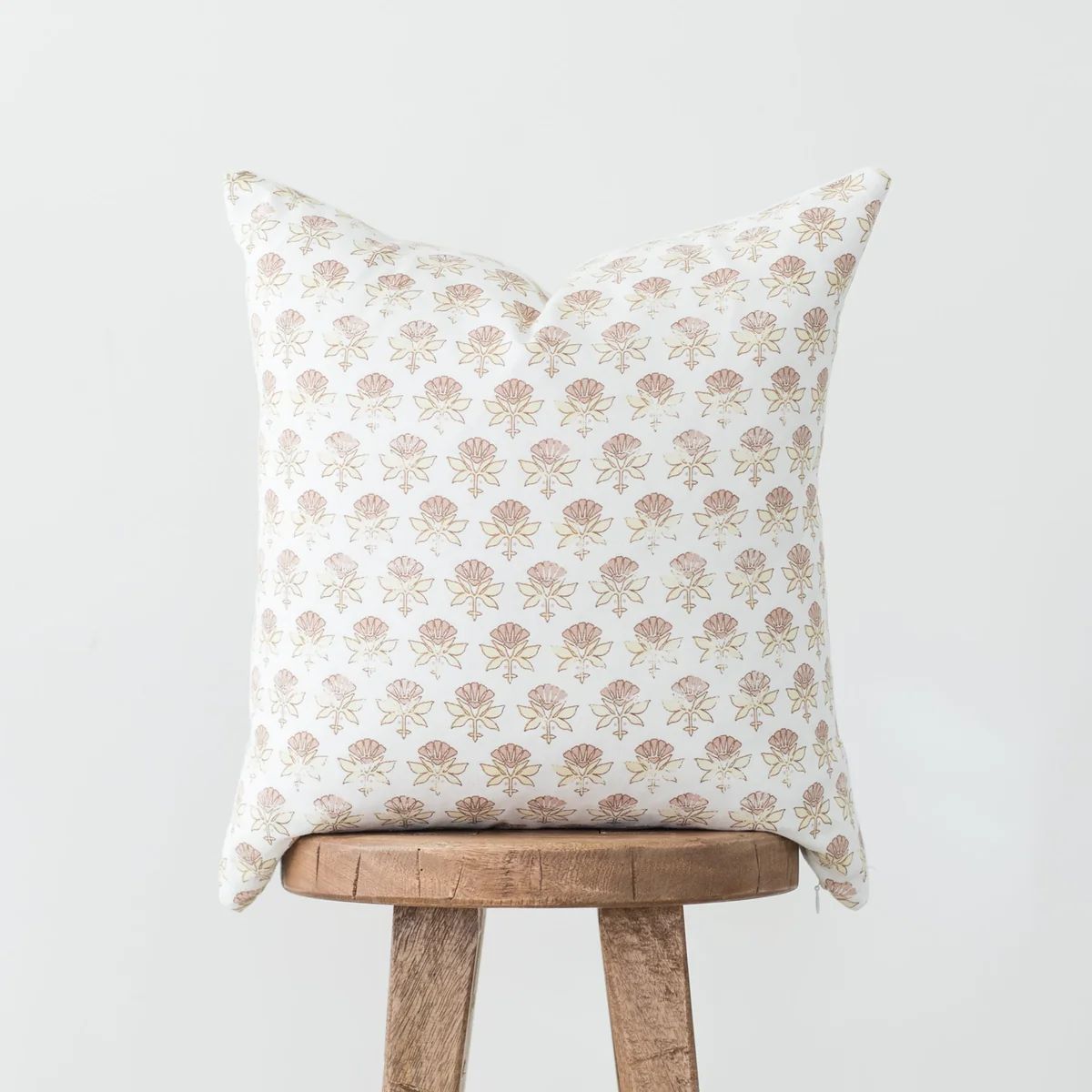 Fleur - White Floral - 18" | 22" | 24" | Woven Nook