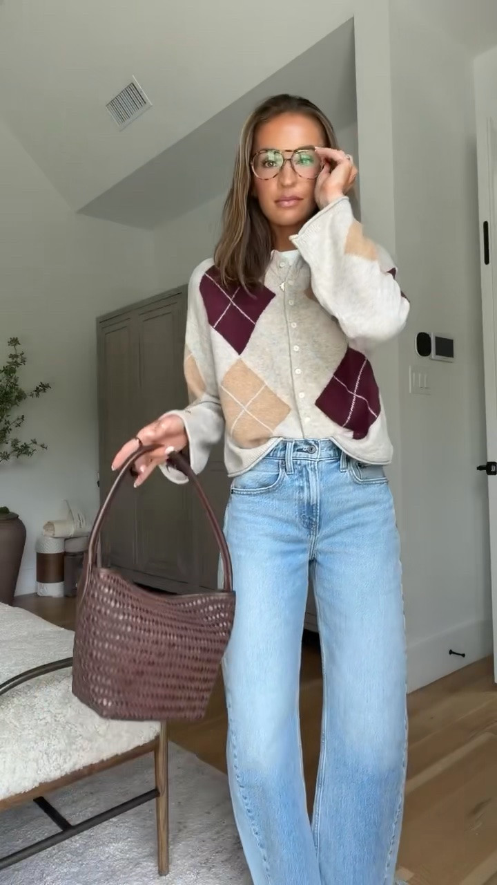 The cutest cardigan for fall 😍 and it’s on sale!!
