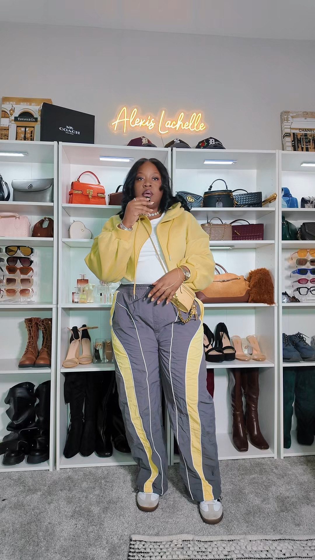 another realistic work fit 🤍
comfy, sporty & still cute

this is what i wear when i want to be comfortable but still look like i tried a little bit 😌



#workoutfit #everydaystyle #plussizefashion #plussizeoutfits 