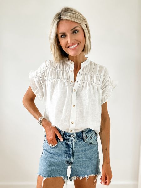 Love a white top with denim shorts in the summer! A simple but cute look! Wearing XS/25!

Loverly Grey, summer outfits, summer tops, denim shortss

#LTKStyleTip #LTKSeasonal