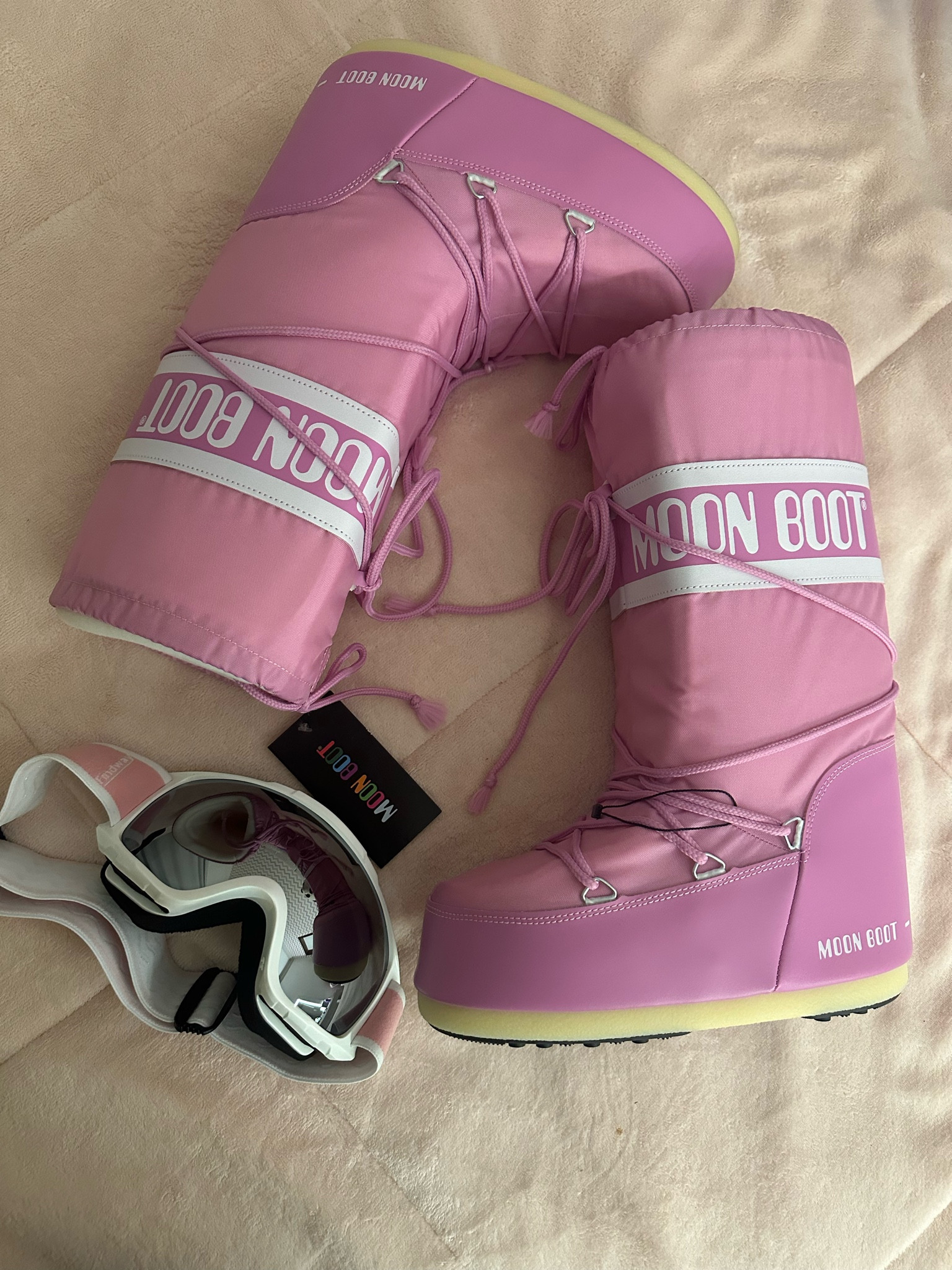 Snow boots 💖✨ moon boots + goggles, kit patricinha na neve

#LTKwinter #LTKstyletip

#LTKviagem #LTKshoes
