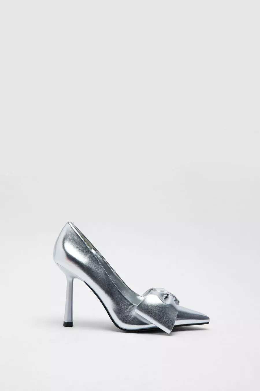 Metallic Oversized Bow Court Heels | Nasty Gal US