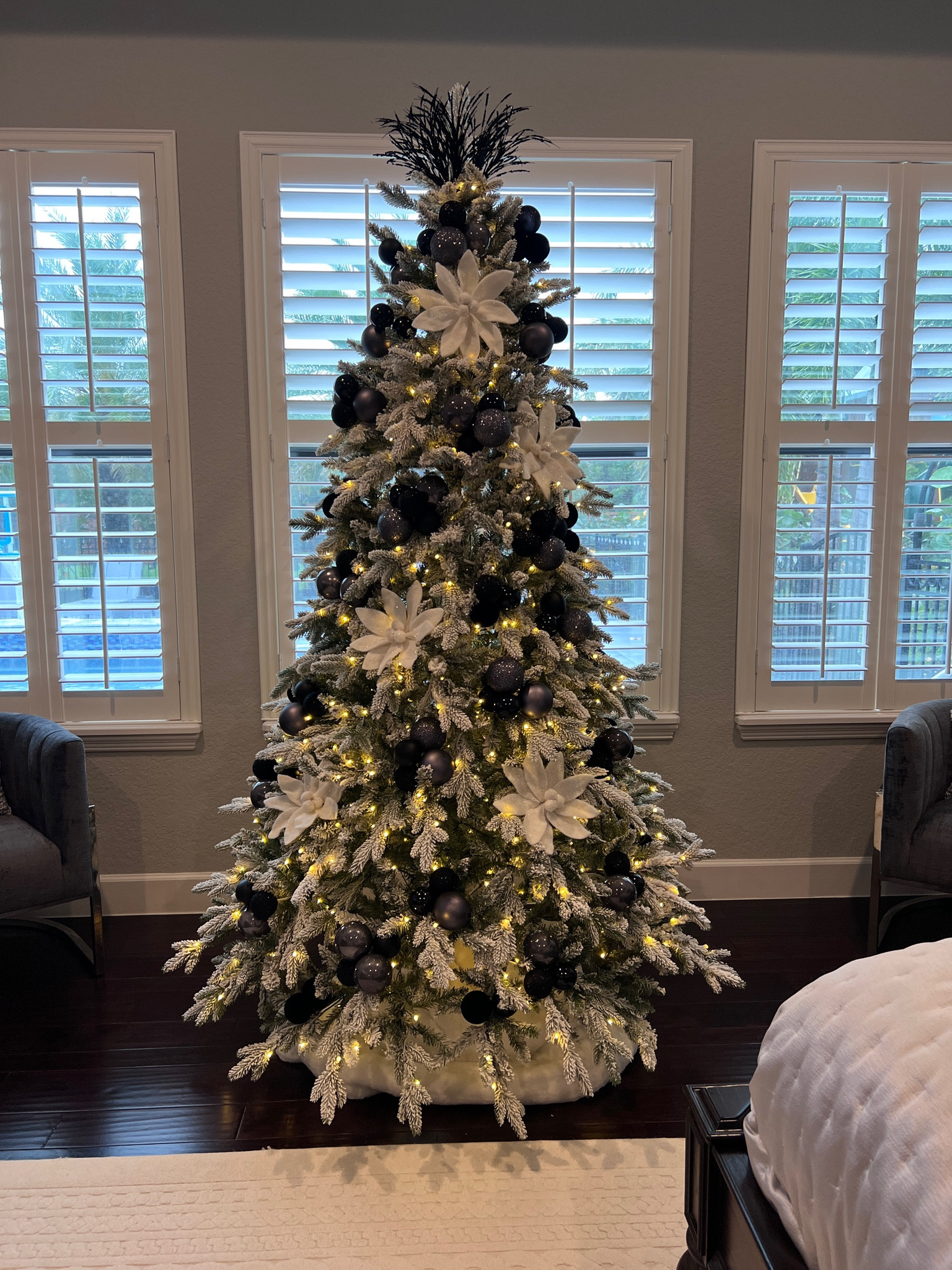 Beautiful Flocked Tree

#LTKSeasonal #LTKhome #LTKHoliday