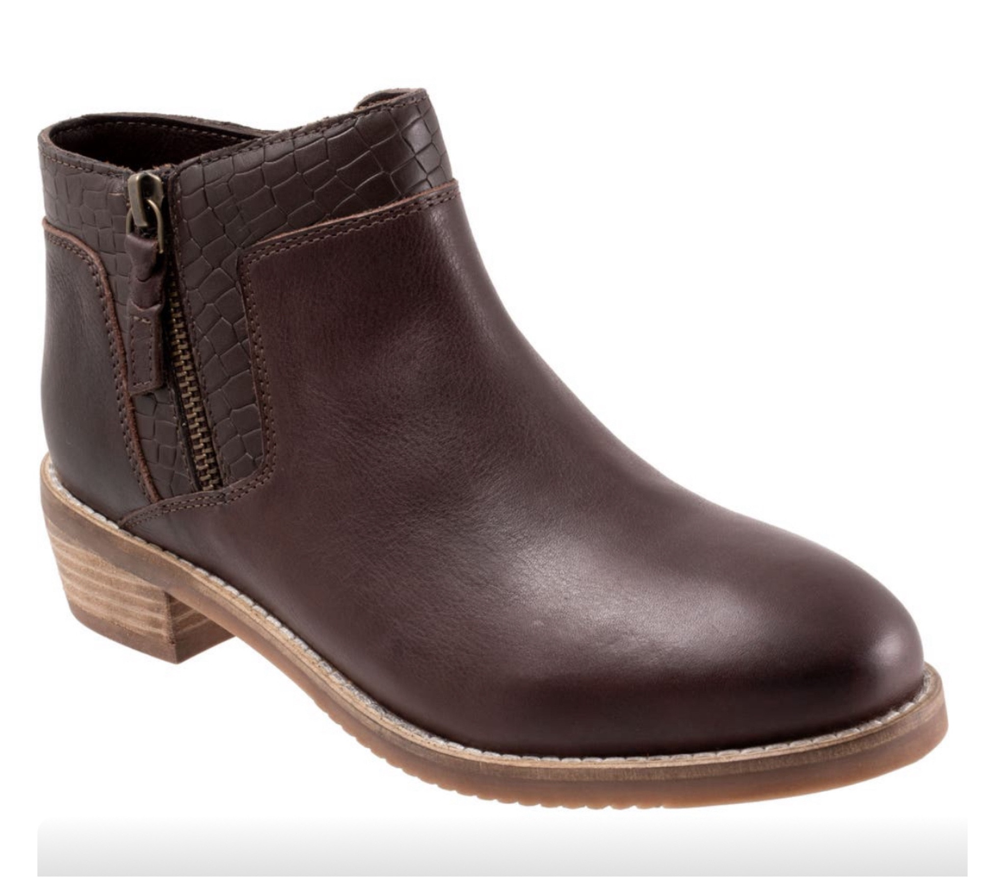 These boots were made for walkin


#LTKActive #LTKShoeCrush #LTKTravel