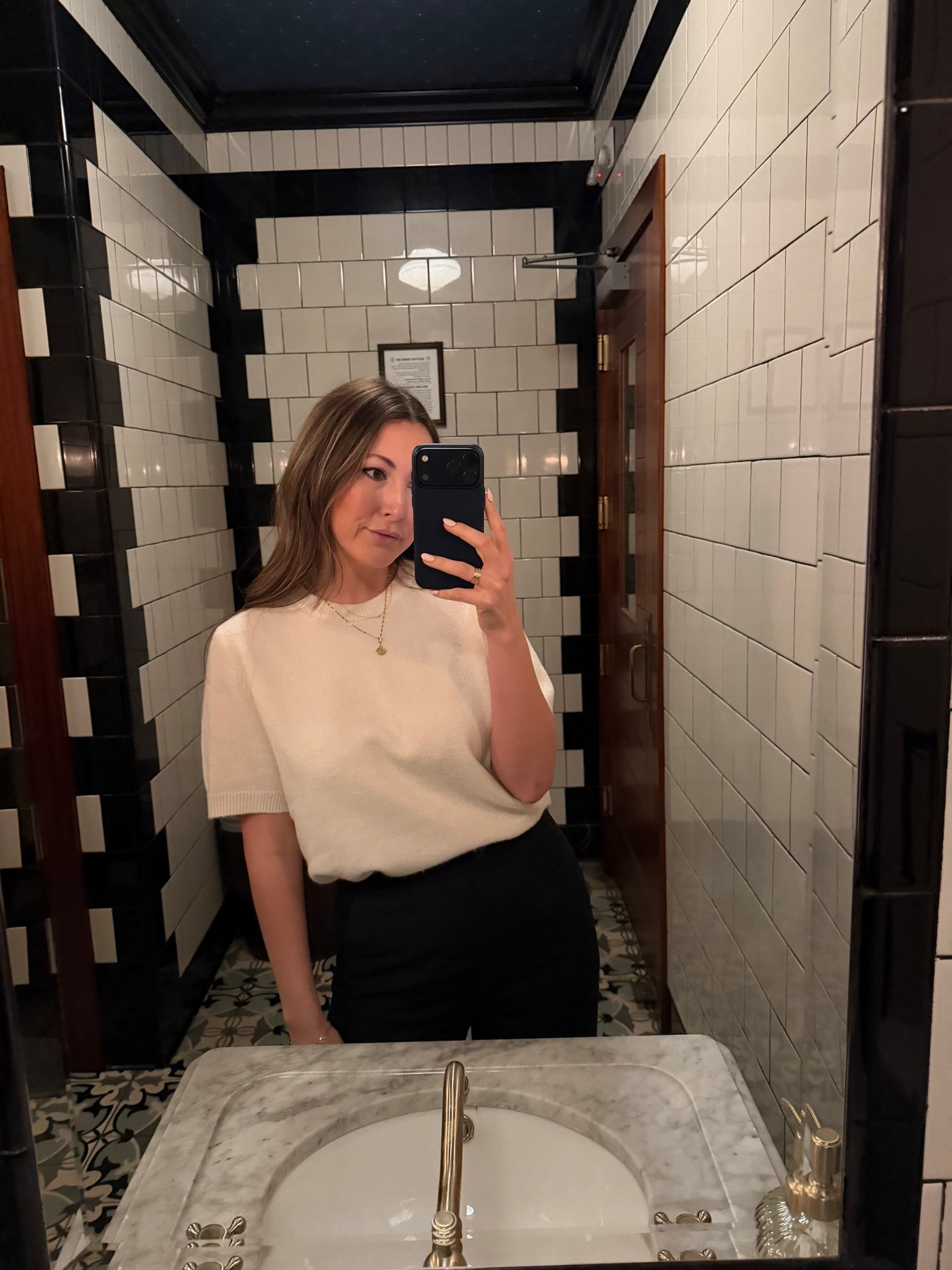 H&M white short sleeve sweater ON SALE 30% off Black Friday 

#LTKFindsUnder100 #LTKSaleAlert #LTKFindsUnder50