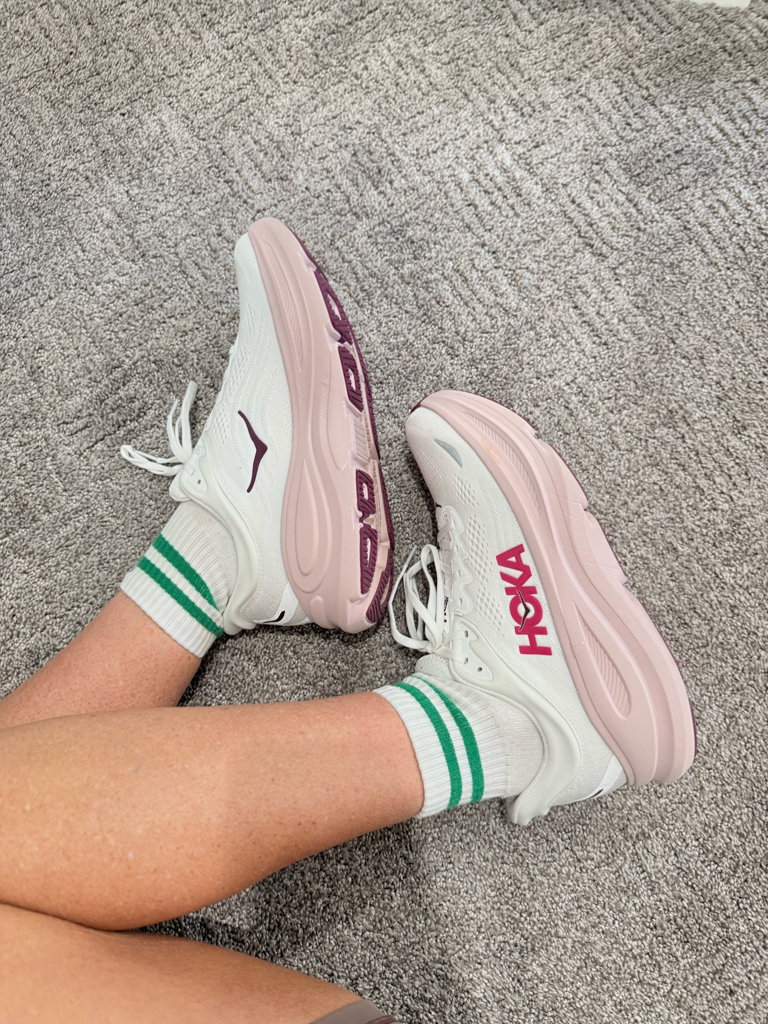 How good is this color combo on these new HOKA running sneakers?! They’re so comfy too.