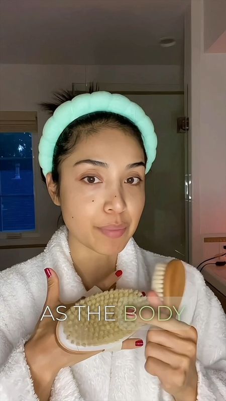 Dry brushing my face routine! Lymphatic system and hormonal health 🧖🏾‍♀️✨