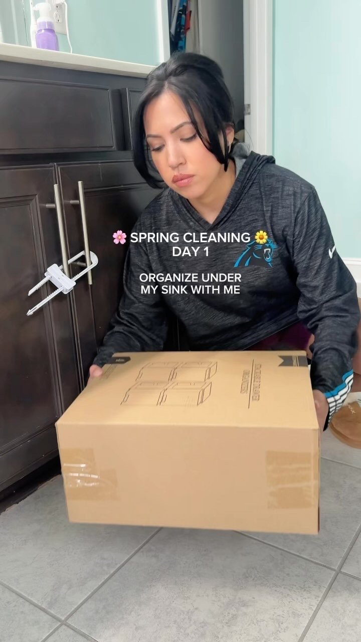 Feels SO good to get rid of things and declutter! 🌸
I’m doing a spring cleaning series so that way it motivates me to actually do it 😅

#springclean #springcleaning #declutter #declutteryourlife #declutterwithme #declutteryourhome #organization #acrylicorganizer #organizewithme #cleaningasmr